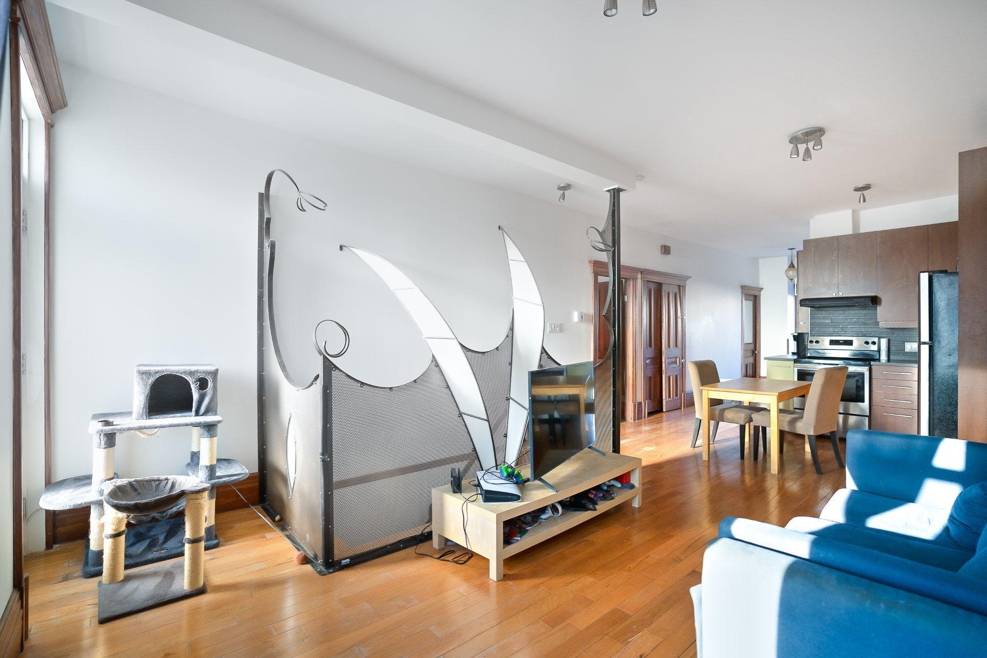 









5283

 - 5287


Rue Berri

,
Montréal (Le Plateau-Mont-Royal),




QC
H2J2S7

