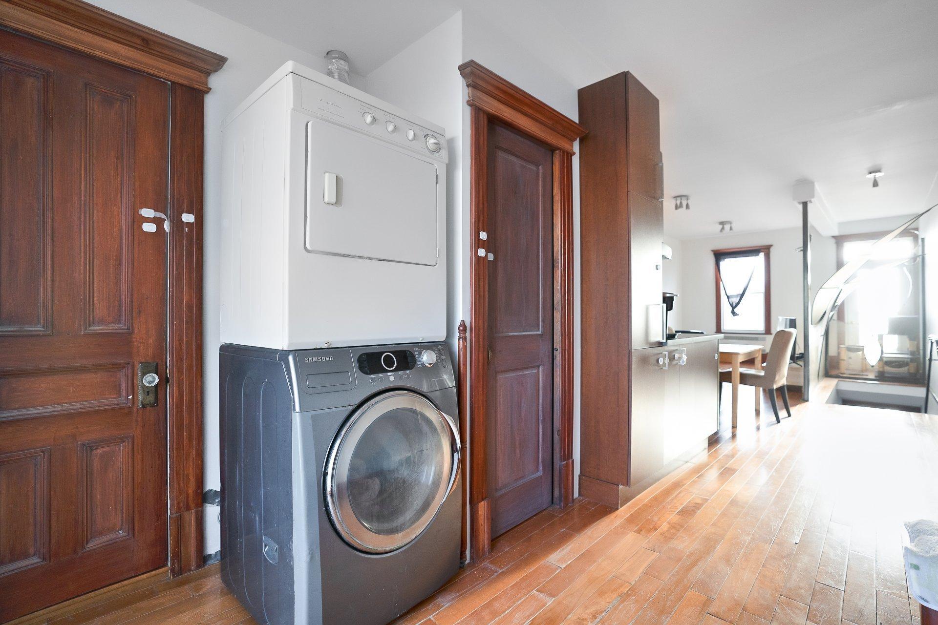 









5283

 - 5287


Rue Berri

,
Montréal (Le Plateau-Mont-Royal),




QC
H2J2S7

