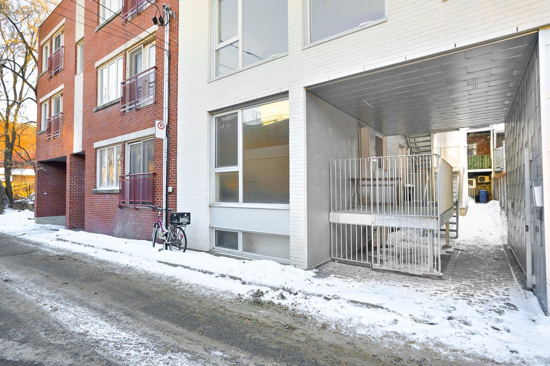 









5283

 - 5287


Rue Berri

,
Montréal (Le Plateau-Mont-Royal),




QC
H2J2S7


