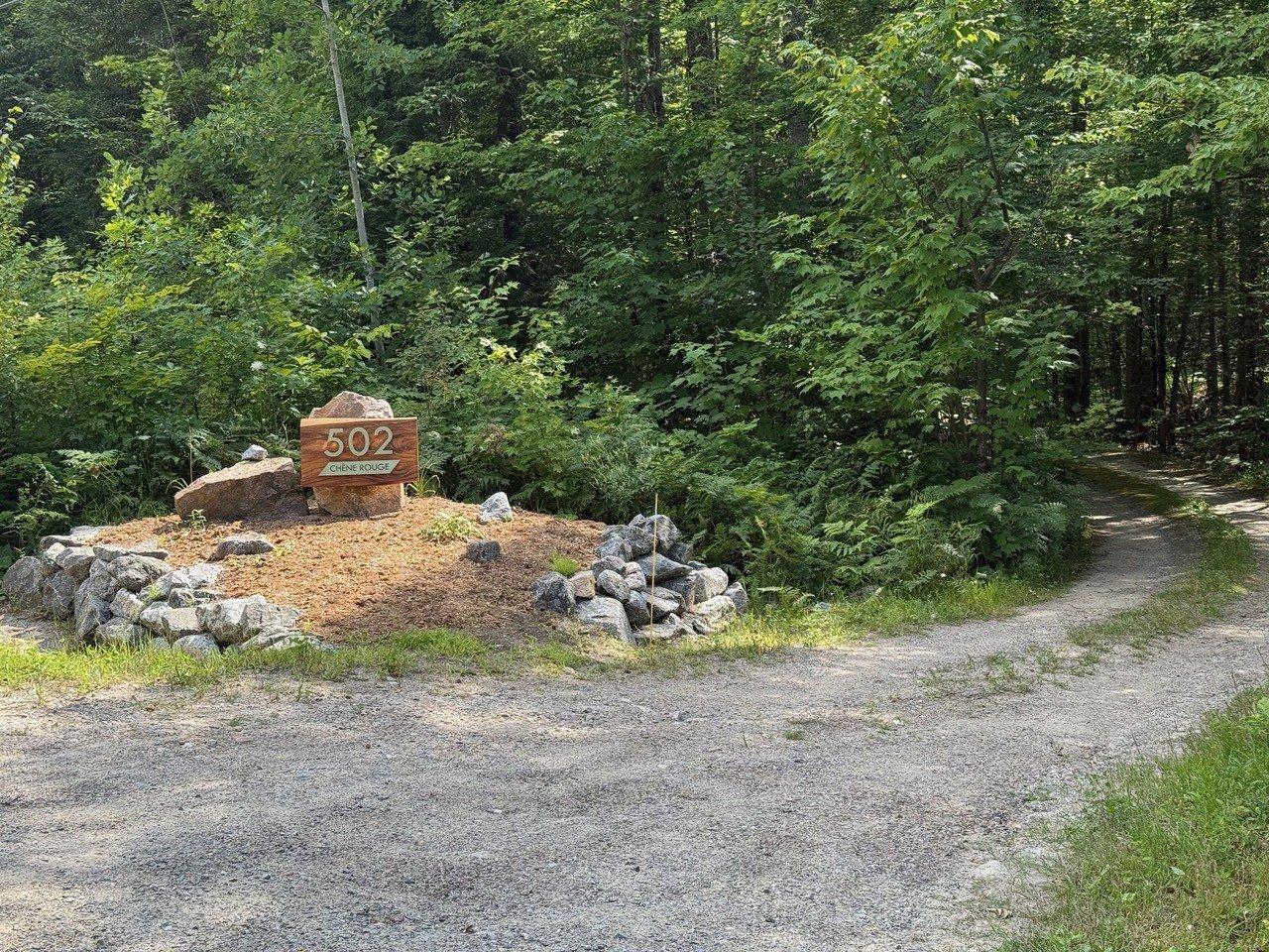 









502


Ch. du Chêne-Rouge

,
Val-des-Monts,




QC
J8N6G1

