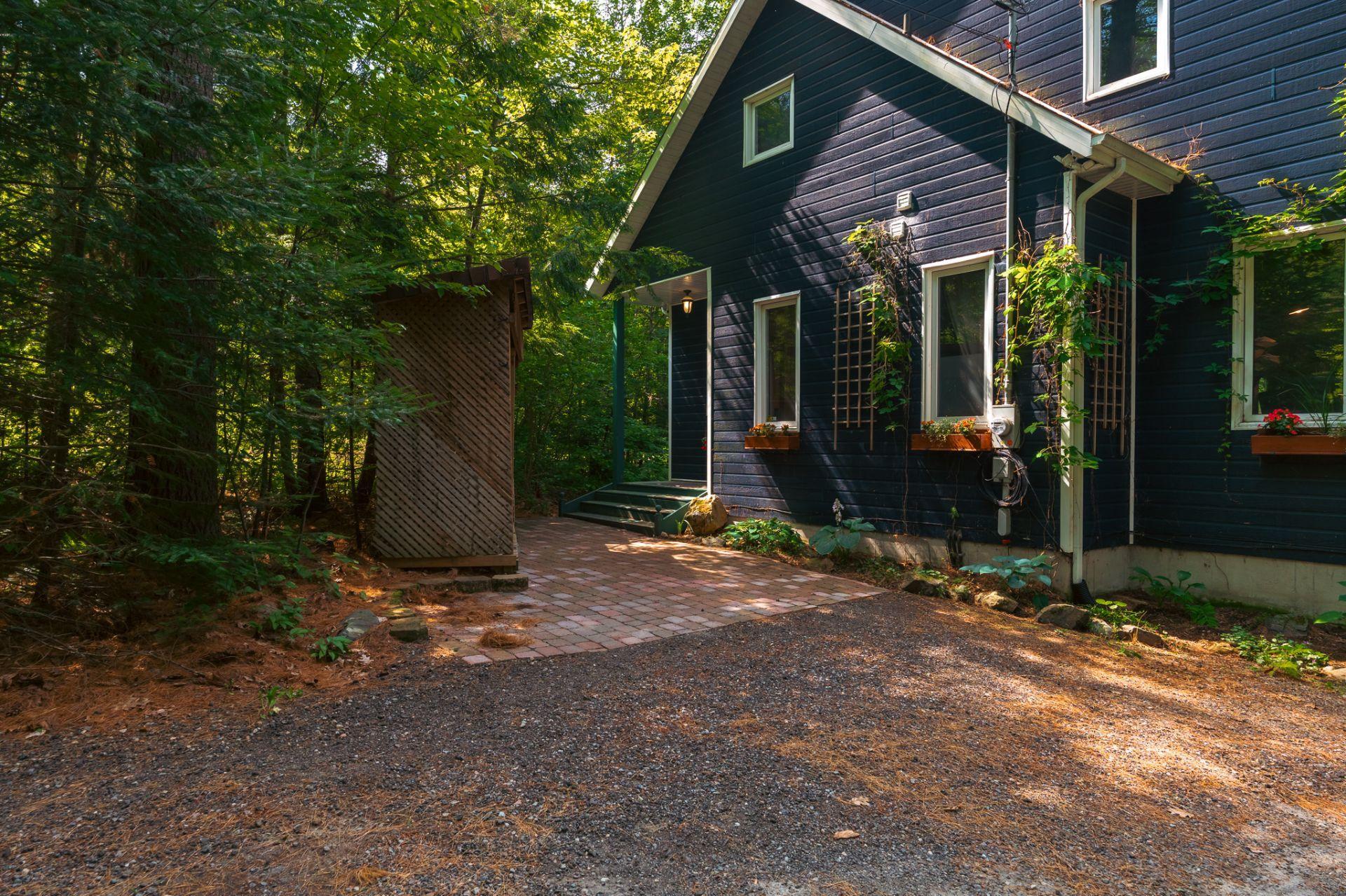 









502


Ch. du Chêne-Rouge

,
Val-des-Monts,




QC
J8N6G1

