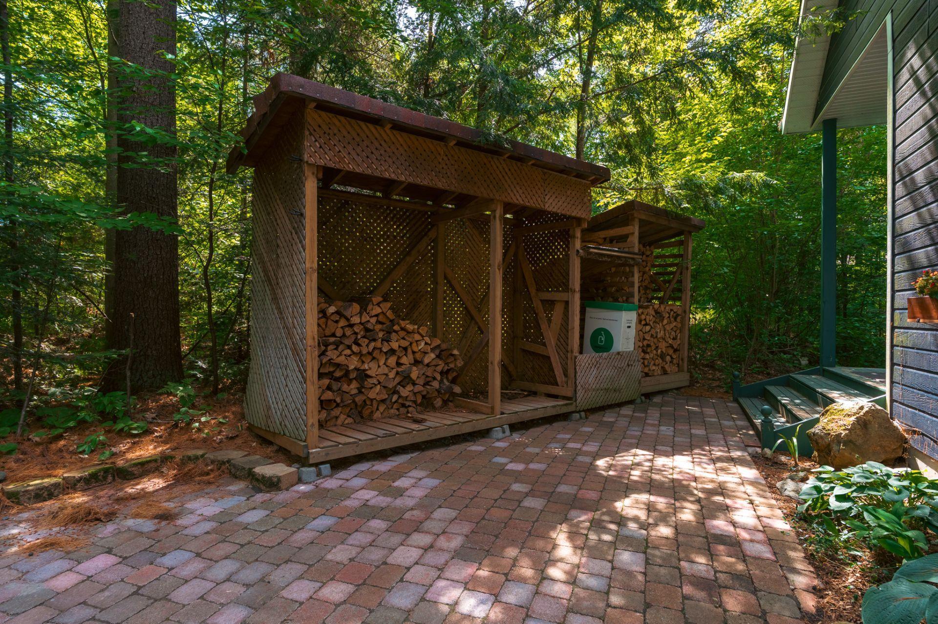 









502


Ch. du Chêne-Rouge

,
Val-des-Monts,




QC
J8N6G1

