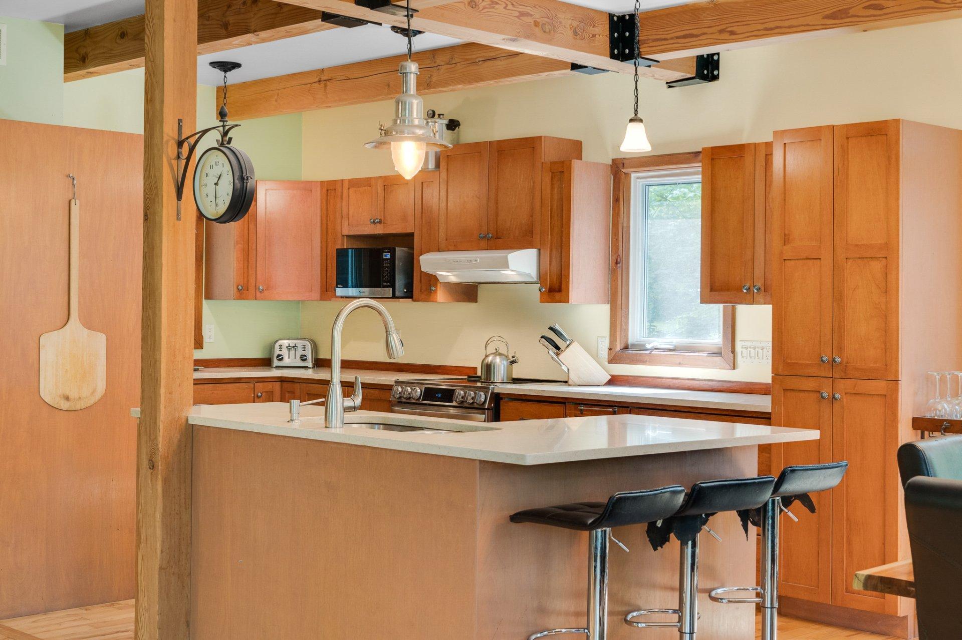 









502


Ch. du Chêne-Rouge

,
Val-des-Monts,




QC
J8N6G1

