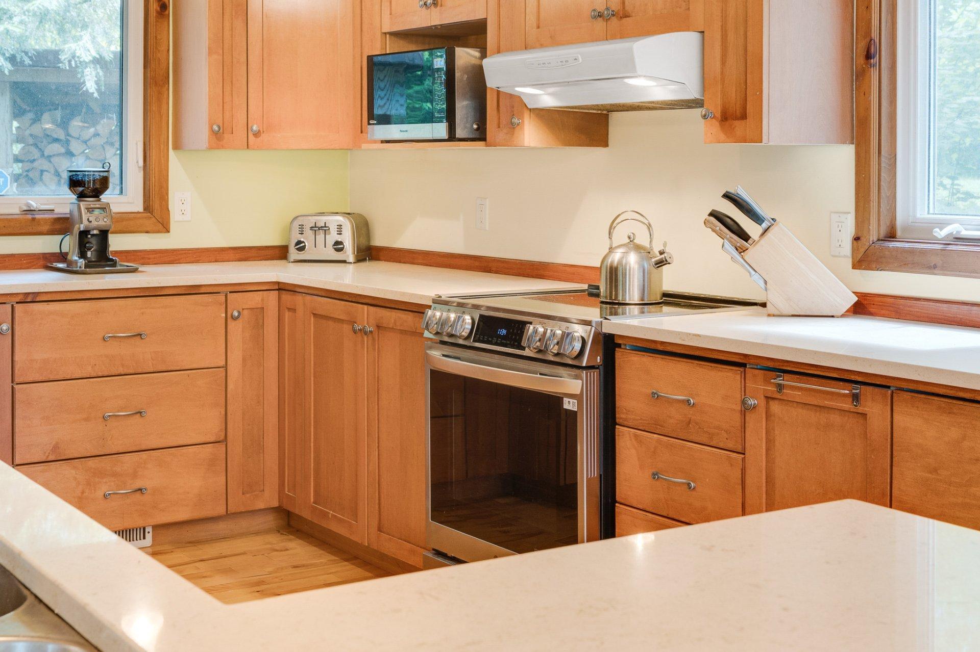 









502


Ch. du Chêne-Rouge

,
Val-des-Monts,




QC
J8N6G1

