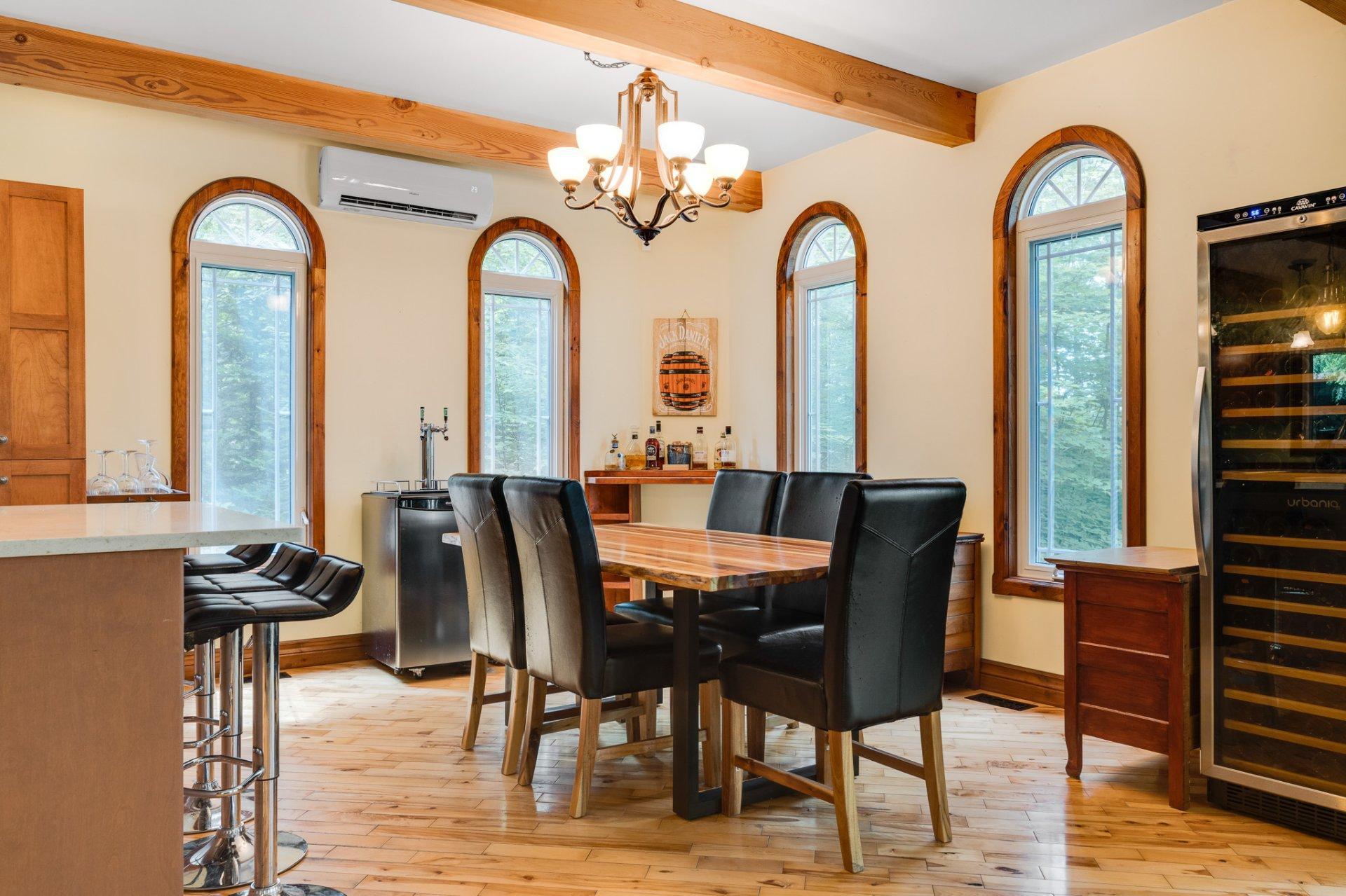 









502


Ch. du Chêne-Rouge

,
Val-des-Monts,




QC
J8N6G1

