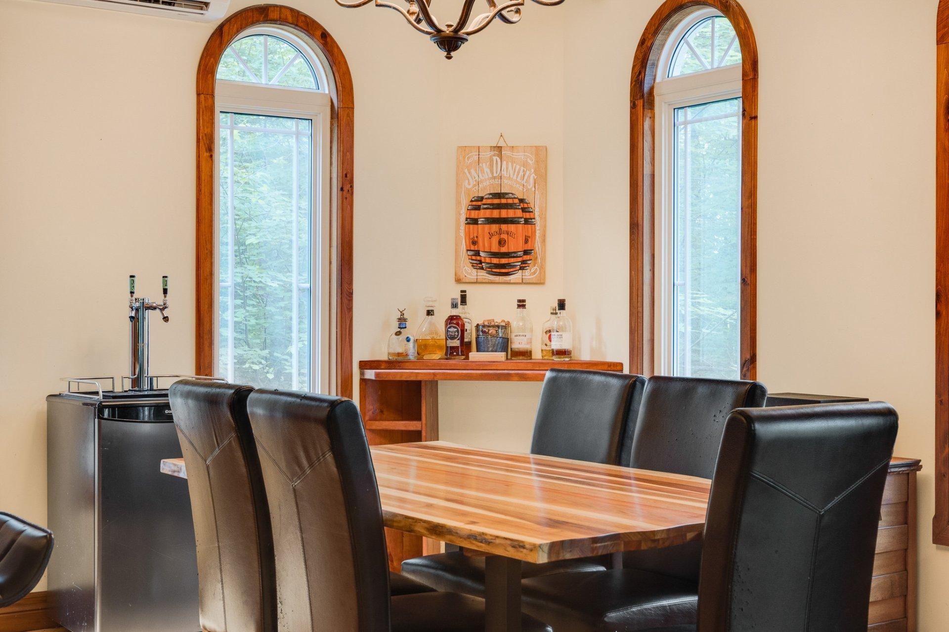 









502


Ch. du Chêne-Rouge

,
Val-des-Monts,




QC
J8N6G1

