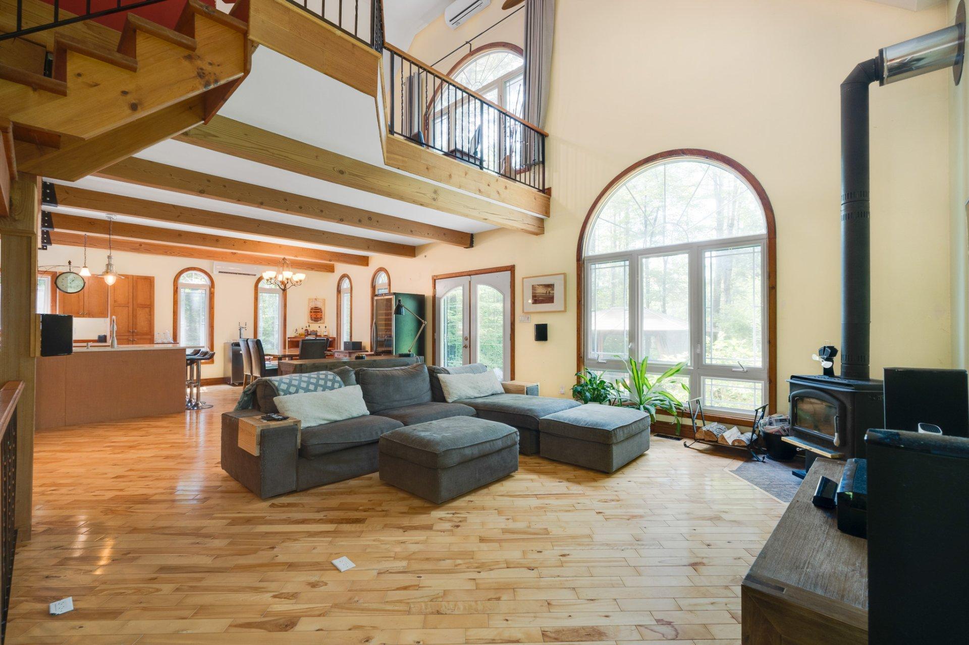 









502


Ch. du Chêne-Rouge

,
Val-des-Monts,




QC
J8N6G1

