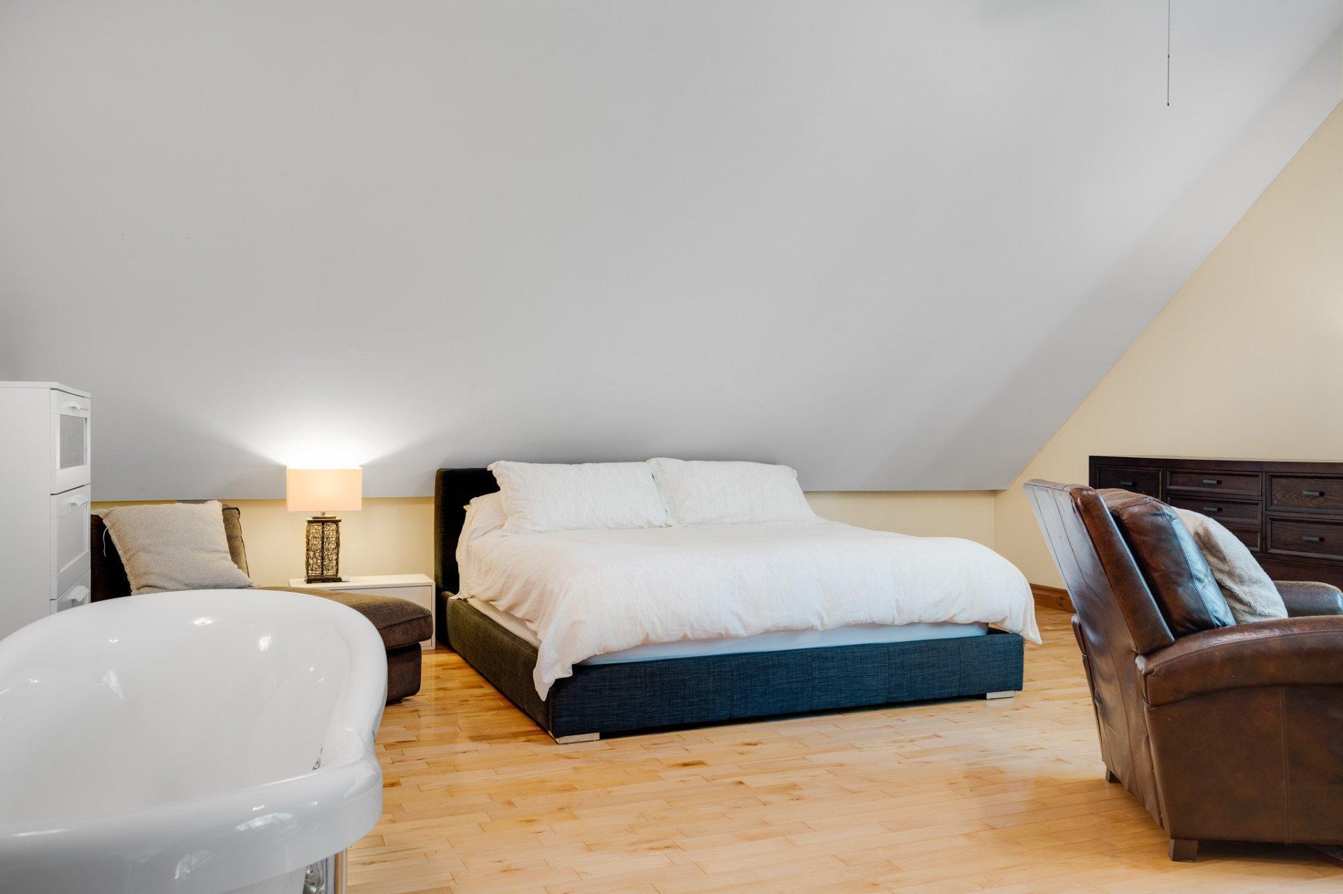 









502


Ch. du Chêne-Rouge

,
Val-des-Monts,




QC
J8N6G1

