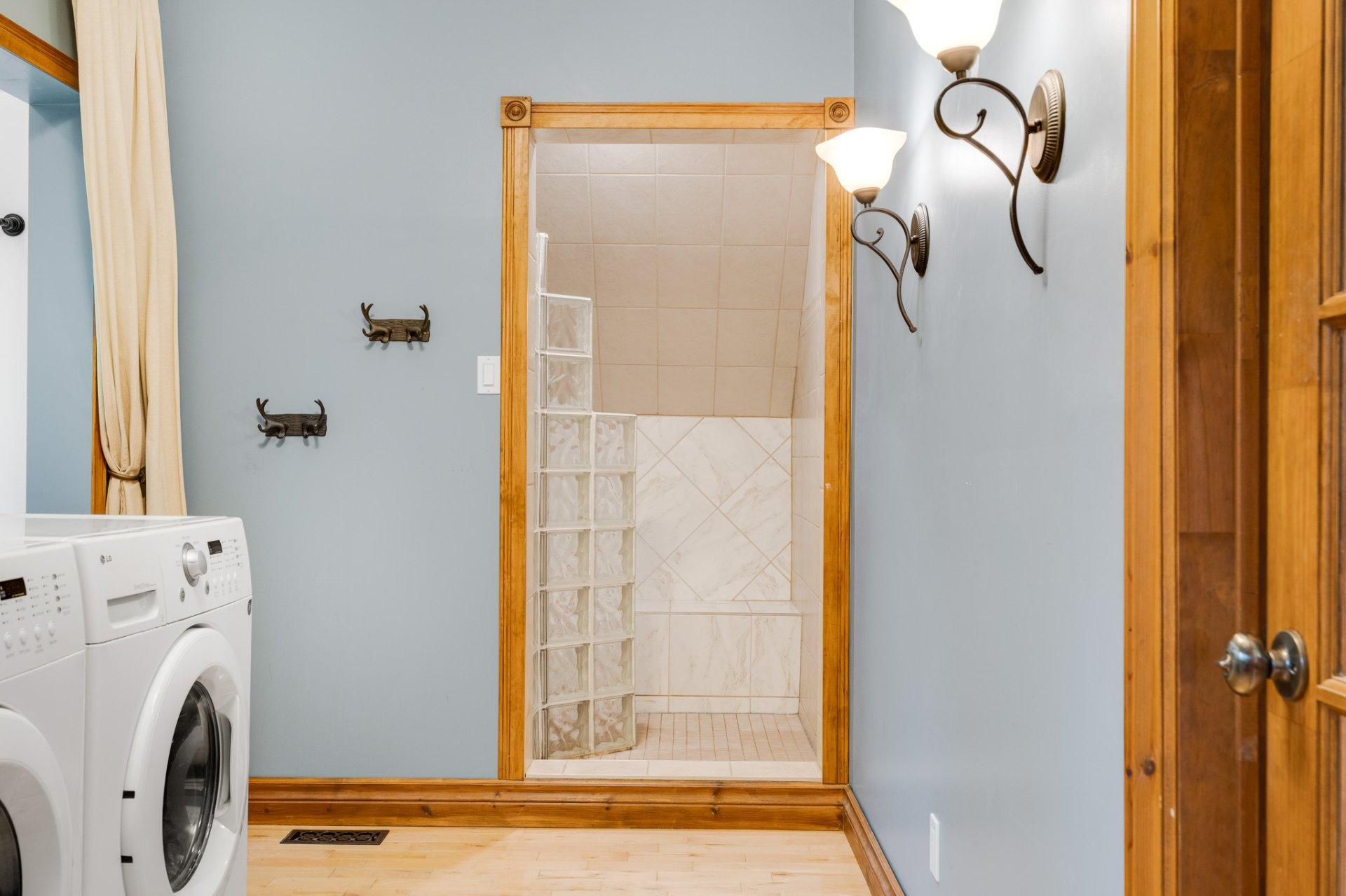 









502


Ch. du Chêne-Rouge

,
Val-des-Monts,




QC
J8N6G1

