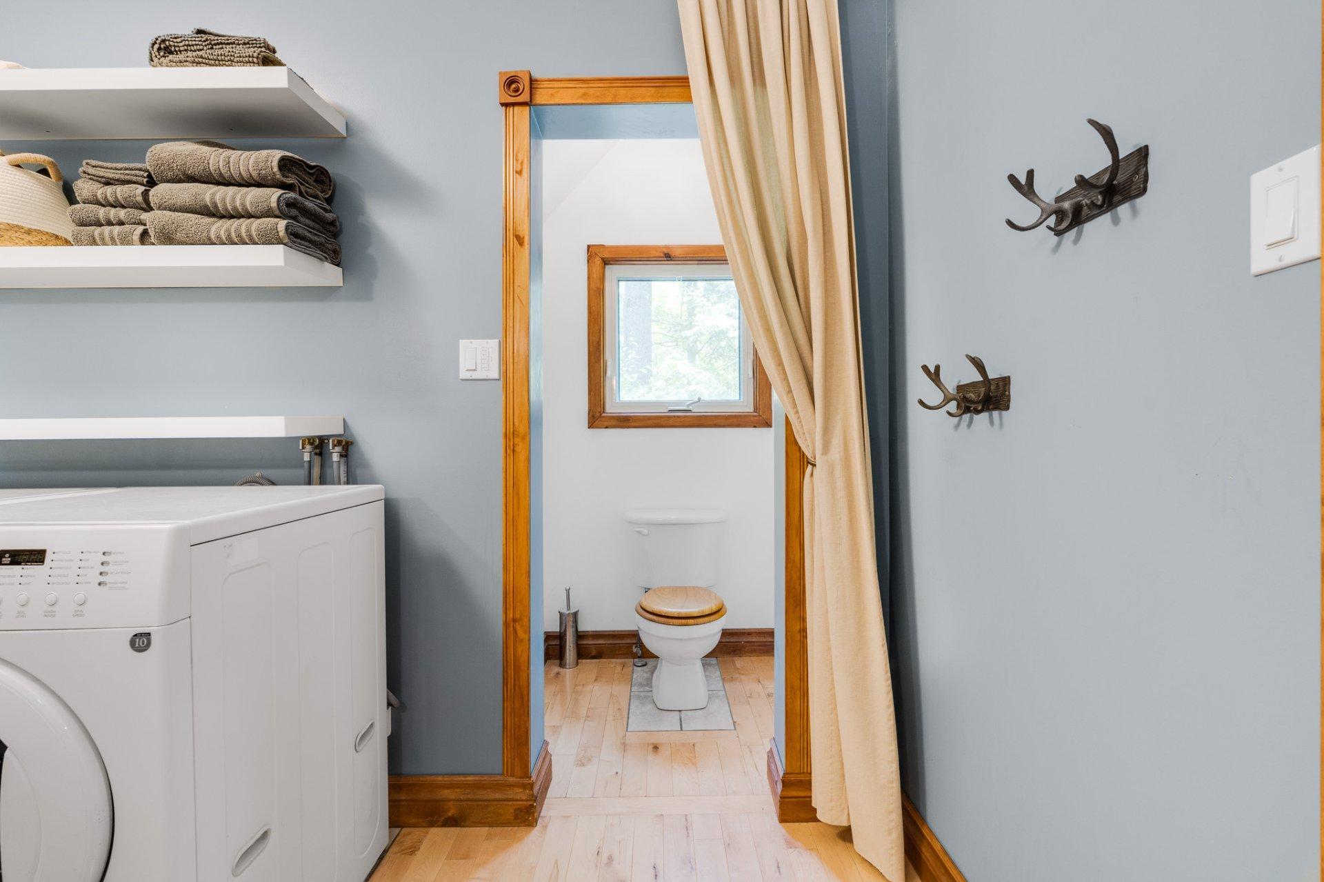 









502


Ch. du Chêne-Rouge

,
Val-des-Monts,




QC
J8N6G1

