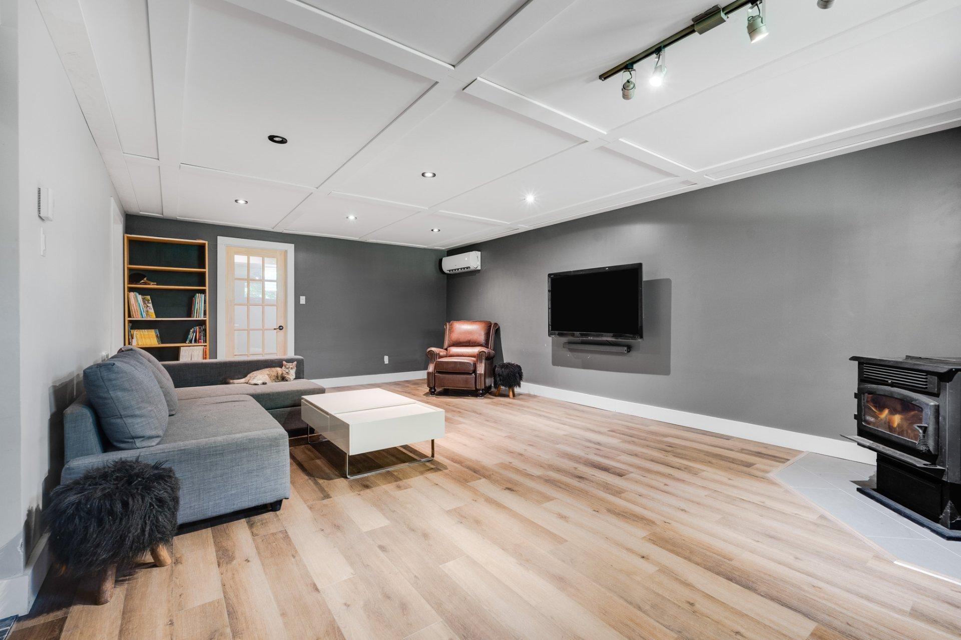 









502


Ch. du Chêne-Rouge

,
Val-des-Monts,




QC
J8N6G1

