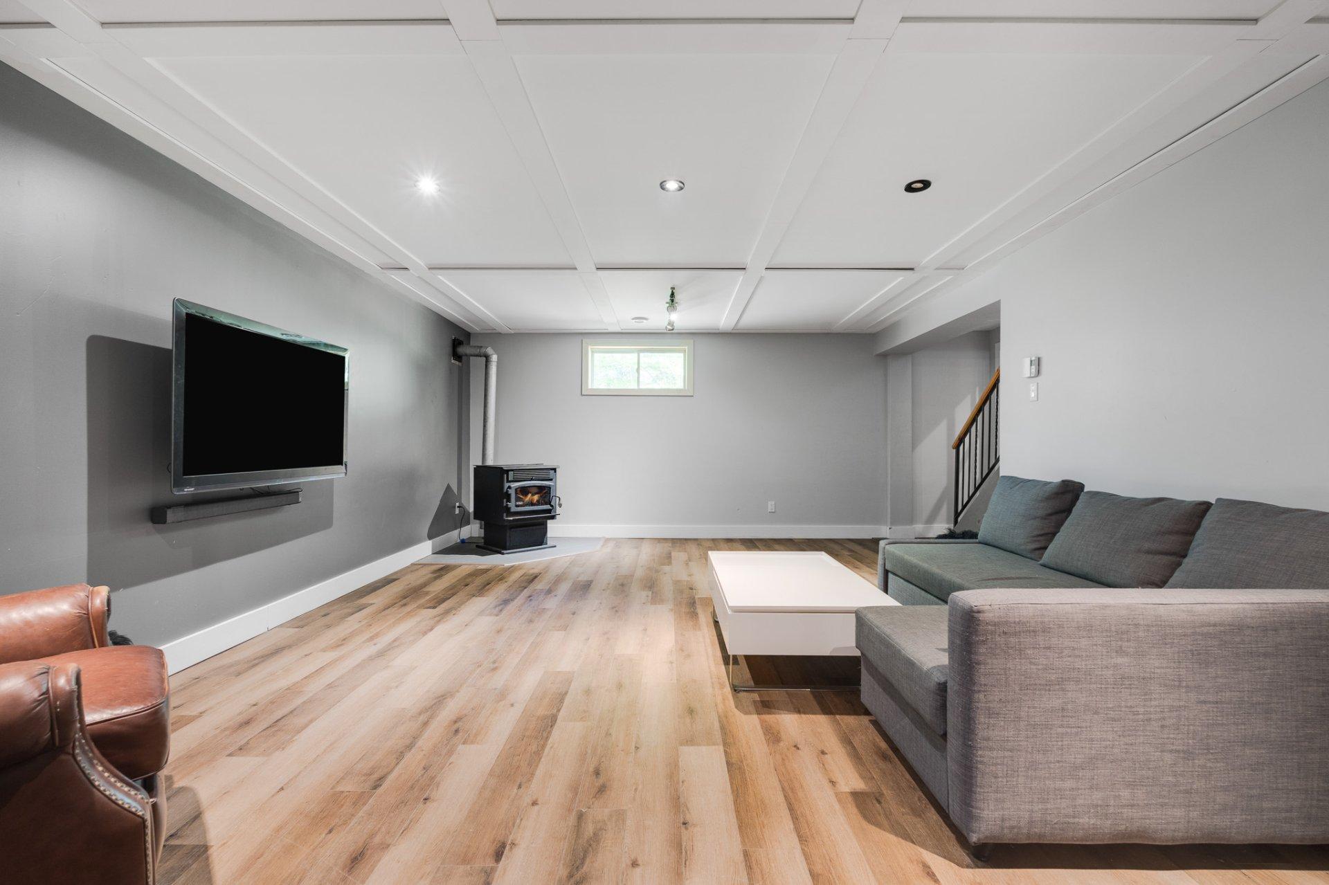 









502


Ch. du Chêne-Rouge

,
Val-des-Monts,




QC
J8N6G1

