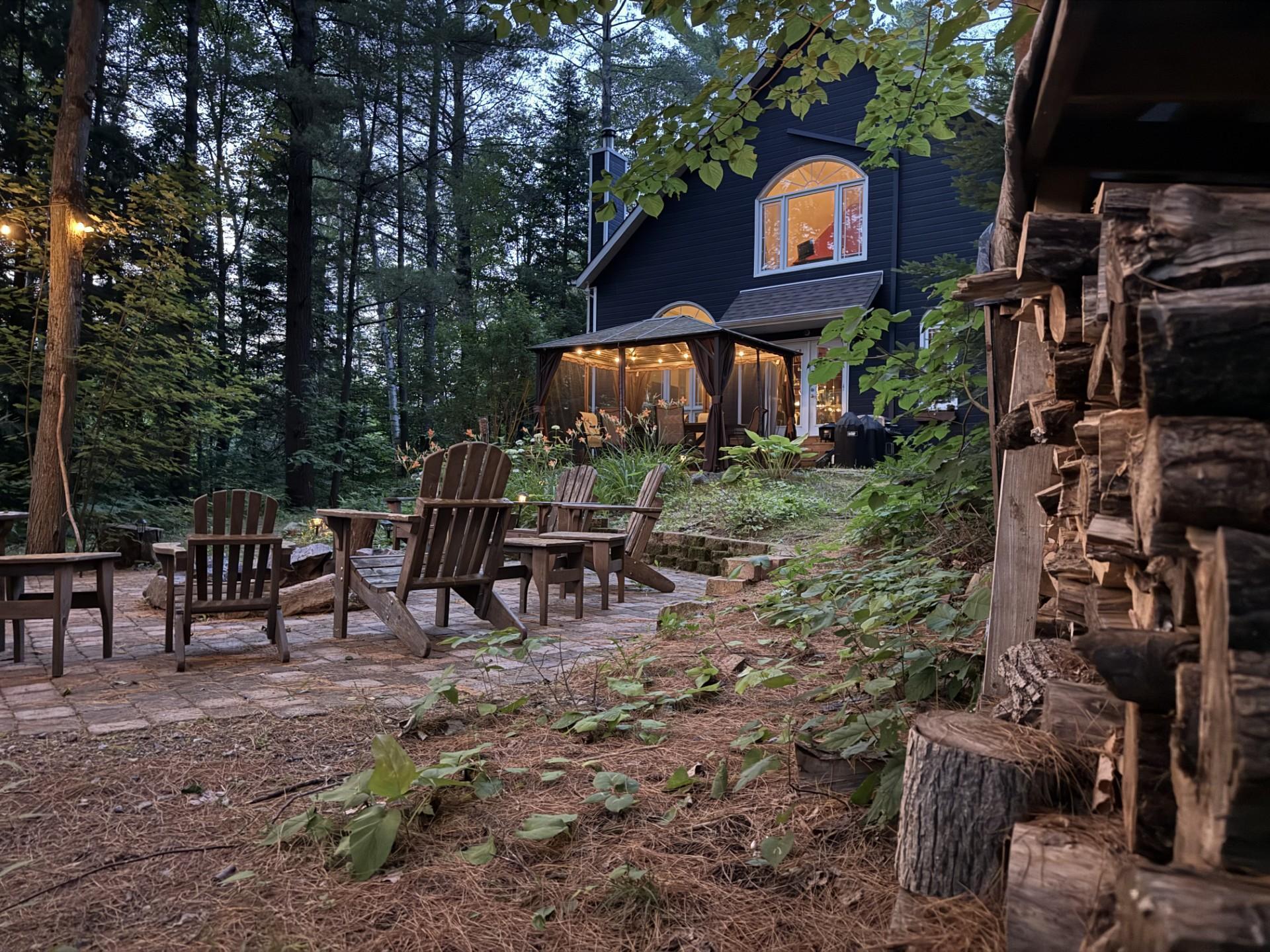 









502


Ch. du Chêne-Rouge

,
Val-des-Monts,




QC
J8N6G1

