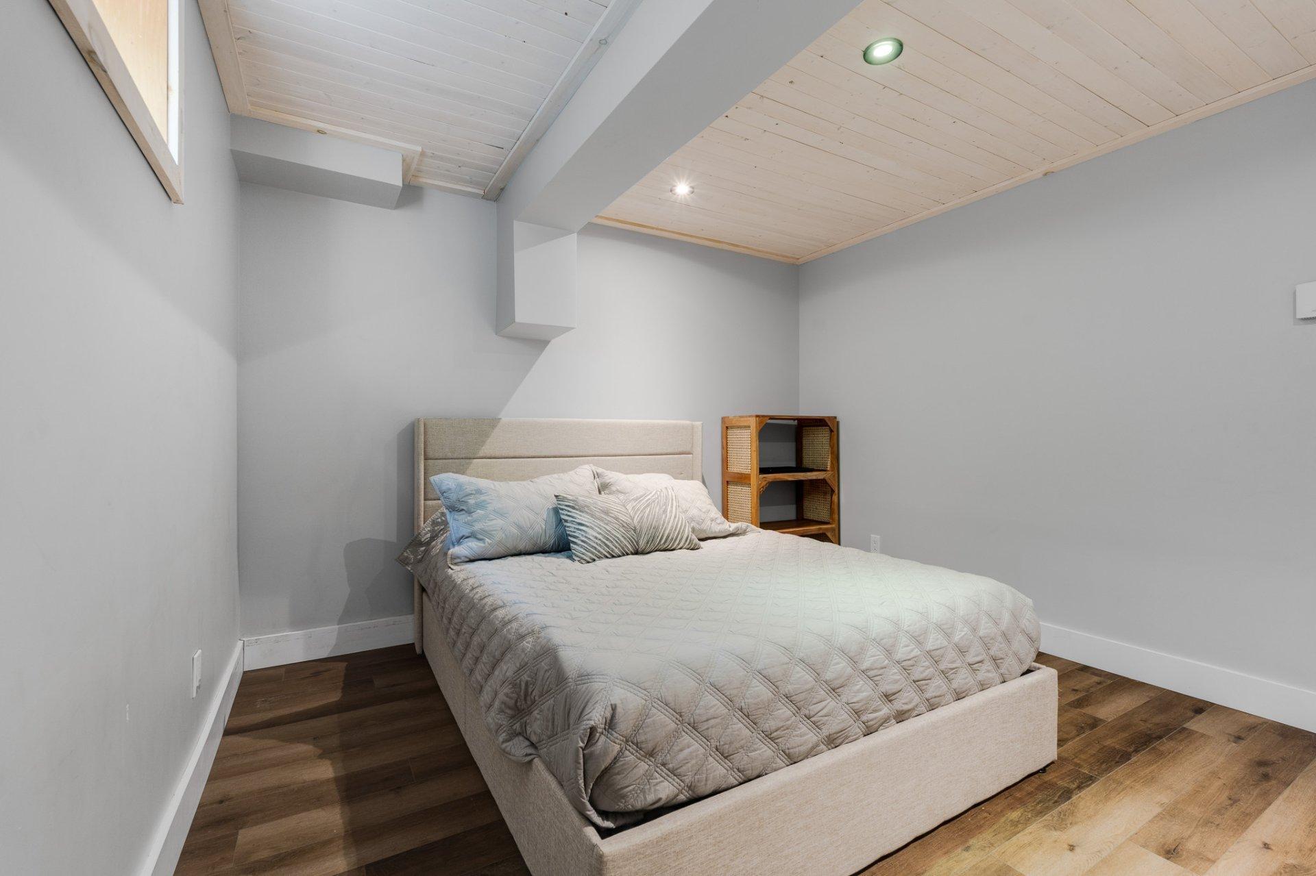 









502


Ch. du Chêne-Rouge

,
Val-des-Monts,




QC
J8N6G1

