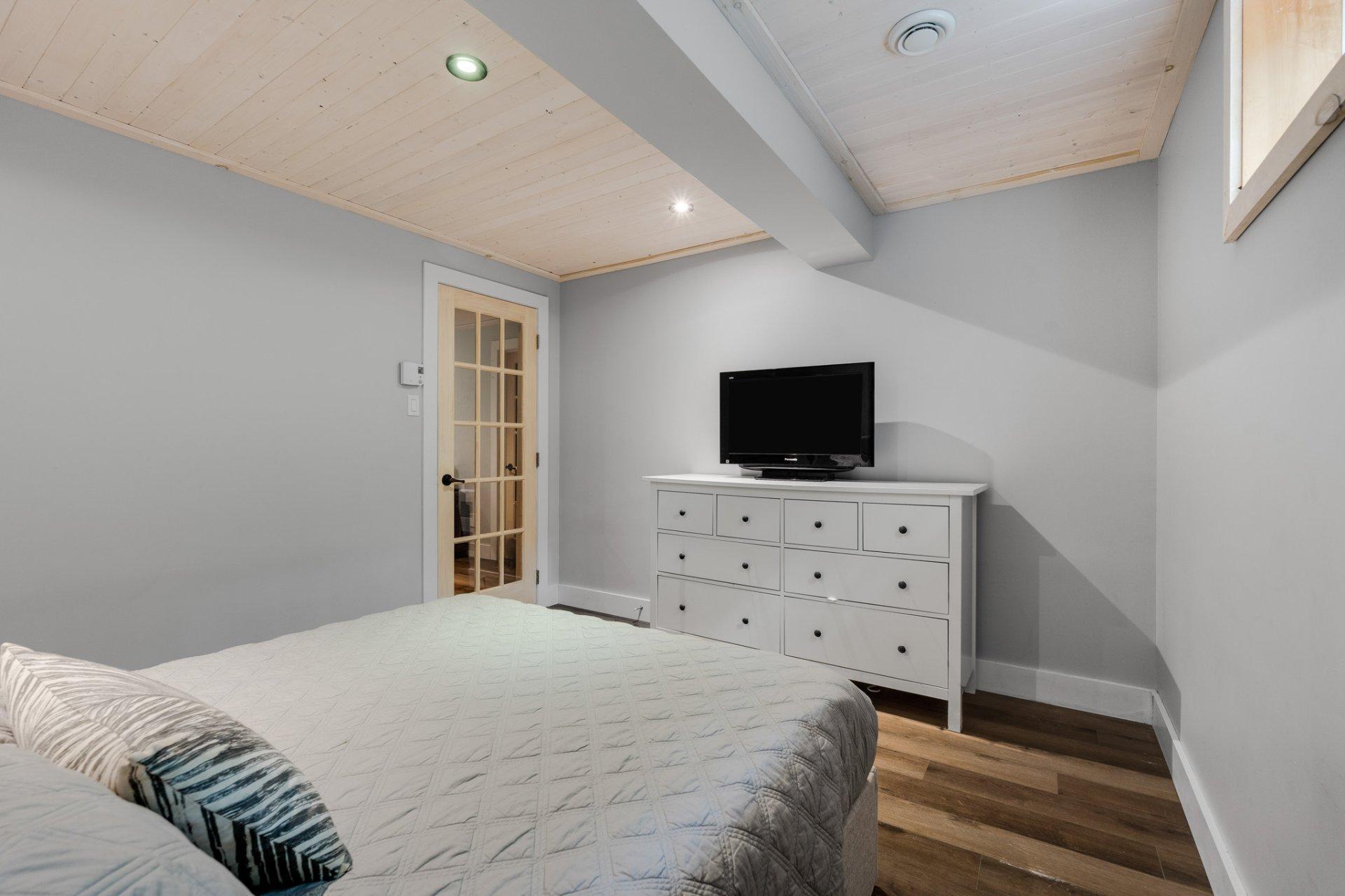 









502


Ch. du Chêne-Rouge

,
Val-des-Monts,




QC
J8N6G1

