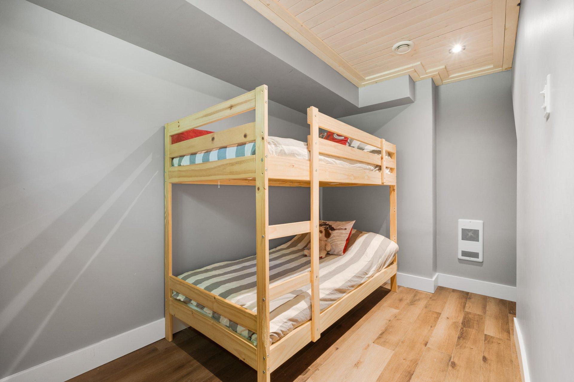 









502


Ch. du Chêne-Rouge

,
Val-des-Monts,




QC
J8N6G1

