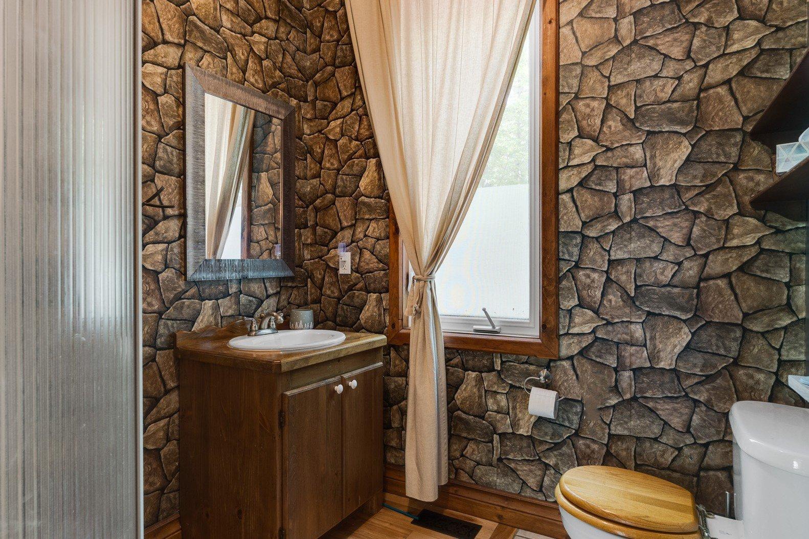 









502


Ch. du Chêne-Rouge

,
Val-des-Monts,




QC
J8N6G1

