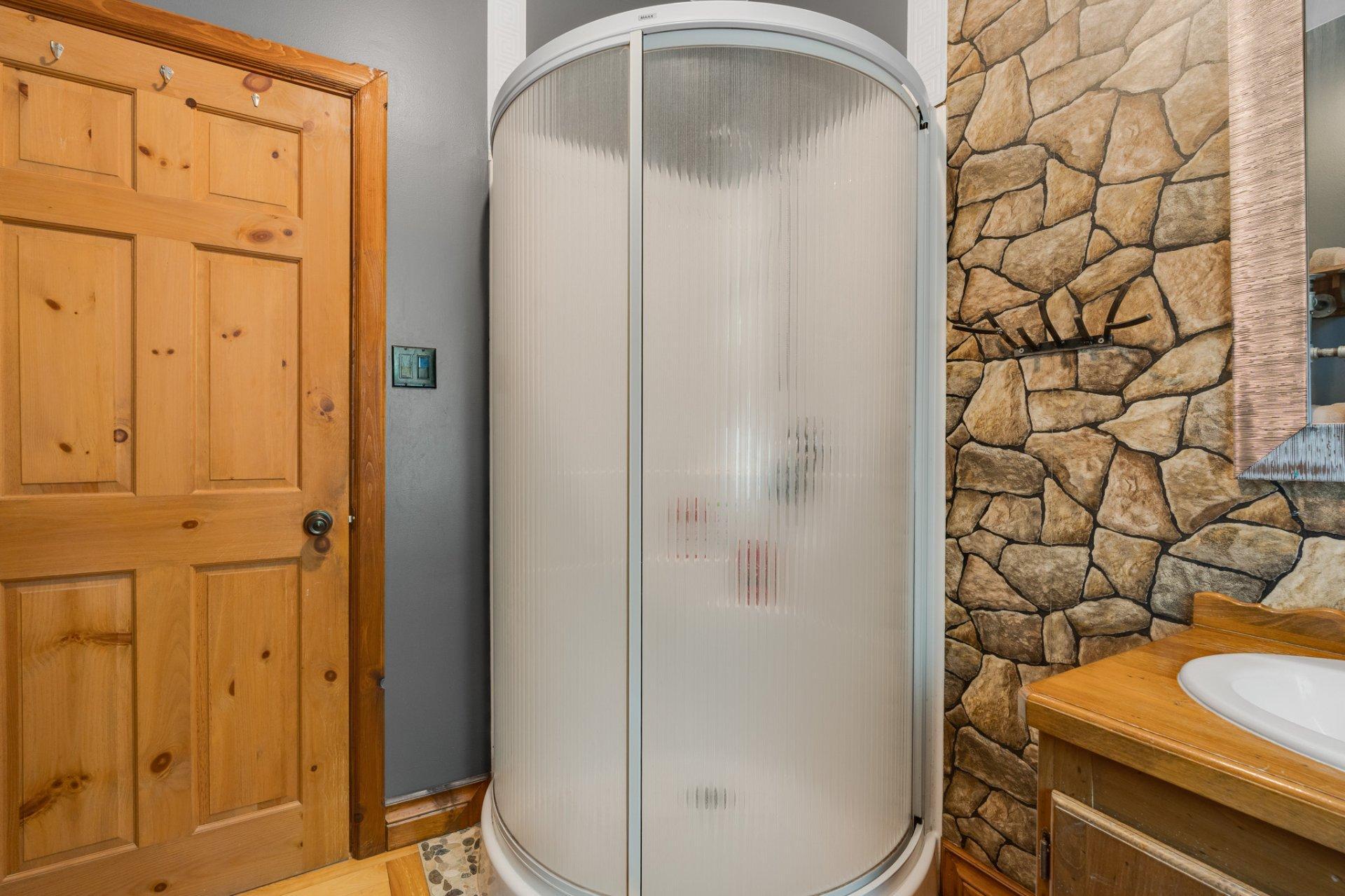 









502


Ch. du Chêne-Rouge

,
Val-des-Monts,




QC
J8N6G1

