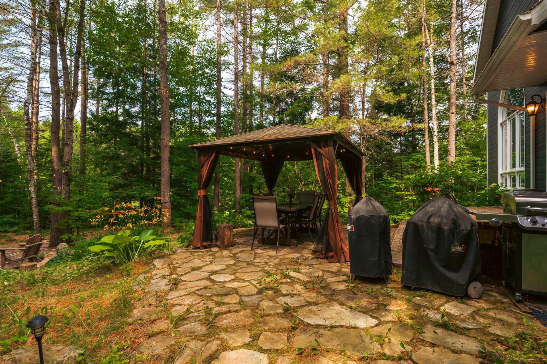 









502


Ch. du Chêne-Rouge

,
Val-des-Monts,




QC
J8N6G1

