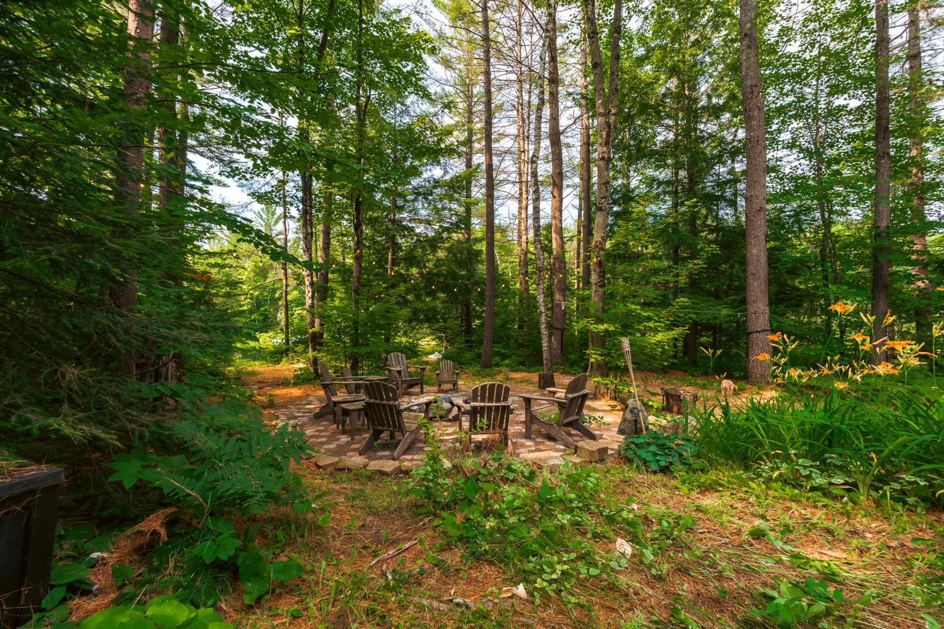 









502


Ch. du Chêne-Rouge

,
Val-des-Monts,




QC
J8N6G1

