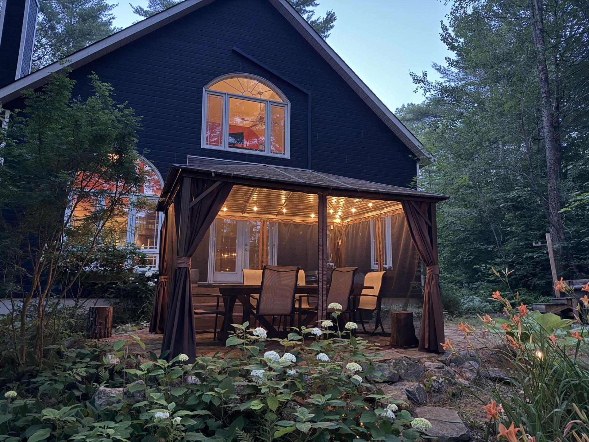 









502


Ch. du Chêne-Rouge

,
Val-des-Monts,




QC
J8N6G1

