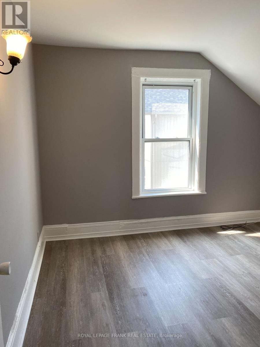 












297 SHERBROOKE STREET

,
Peterborough Central (North),




Ontario
K9J2N7

