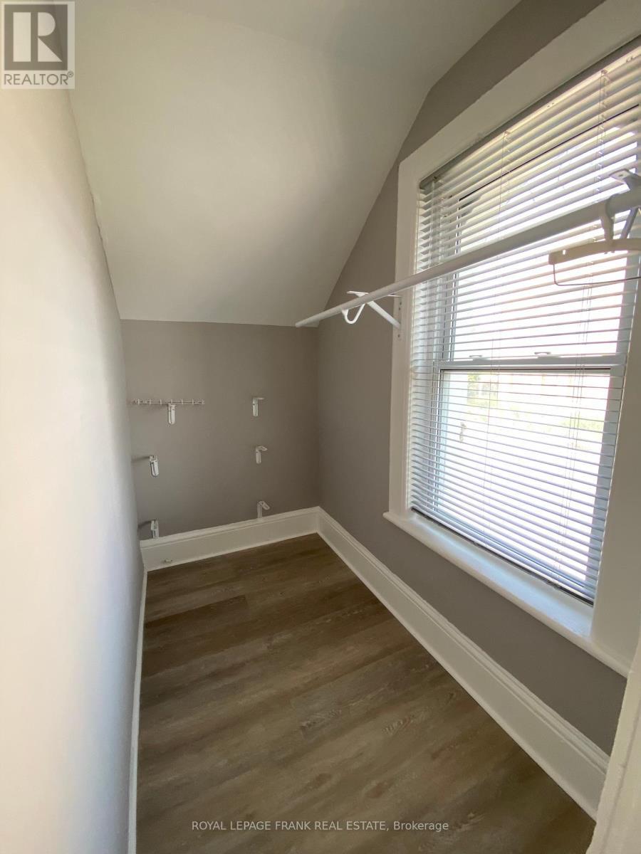 












297 SHERBROOKE STREET

,
Peterborough Central (North),




Ontario
K9J2N7


