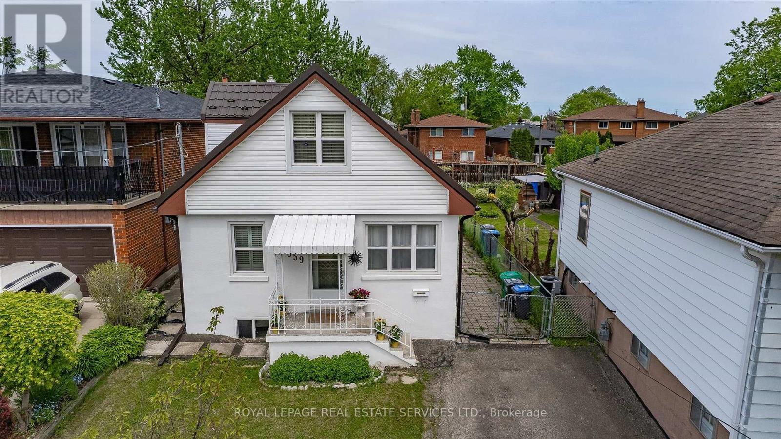 












1059 WESTMOUNT AVENUE

,
Mississauga,




Ontario
L5E1X5


