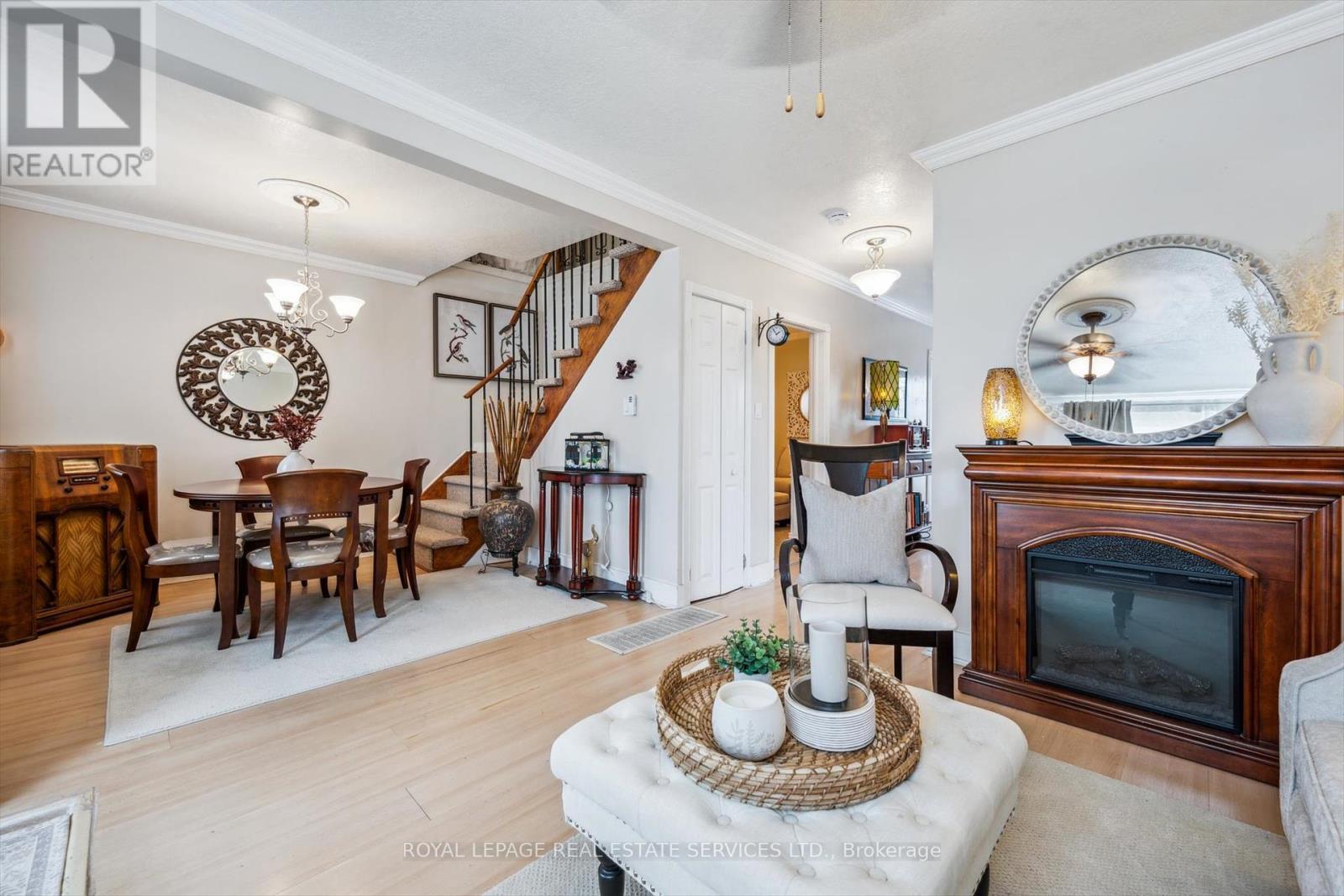 












1059 WESTMOUNT AVENUE

,
Mississauga,




Ontario
L5E1X5


