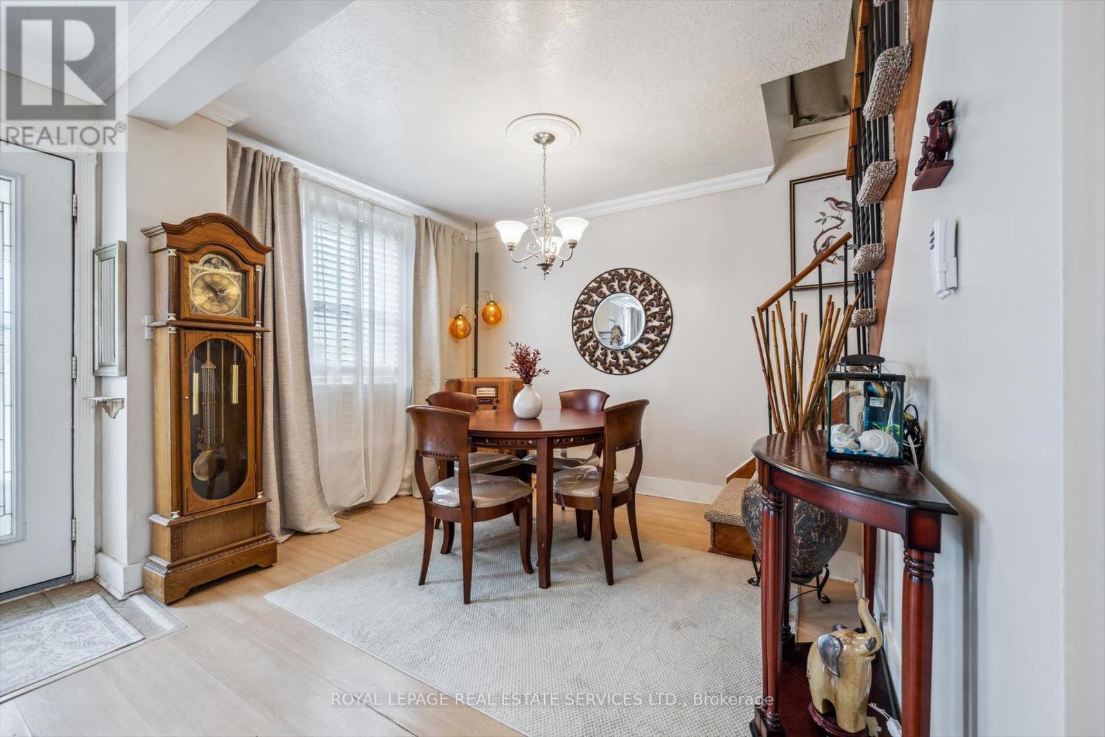 












1059 WESTMOUNT AVENUE

,
Mississauga,




Ontario
L5E1X5

