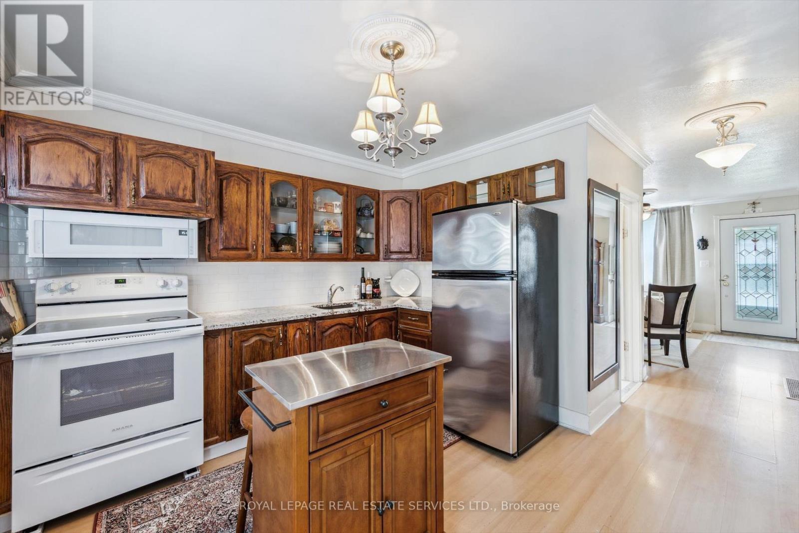 












1059 WESTMOUNT AVENUE

,
Mississauga,




Ontario
L5E1X5

