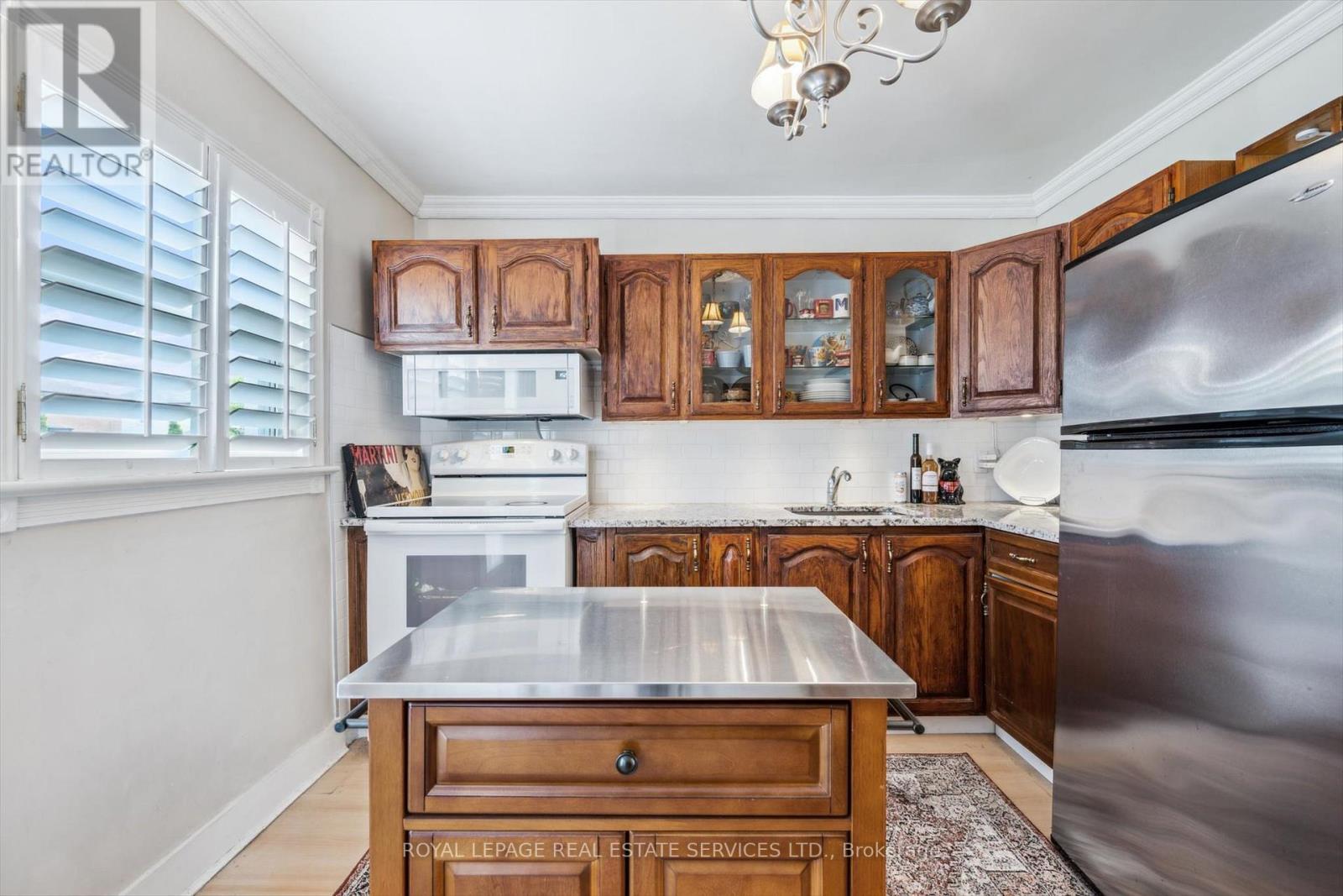












1059 WESTMOUNT AVENUE

,
Mississauga,




Ontario
L5E1X5

