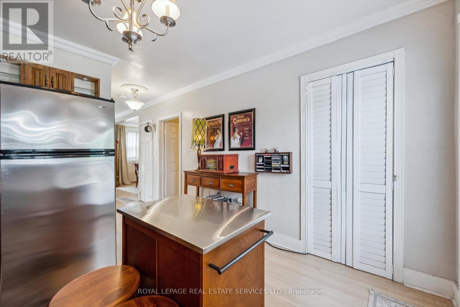 












1059 WESTMOUNT AVENUE

,
Mississauga,




Ontario
L5E1X5

