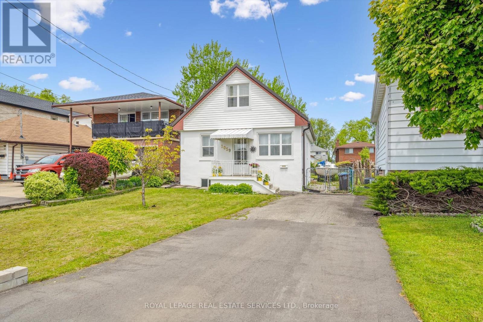 












1059 WESTMOUNT AVENUE

,
Mississauga,




Ontario
L5E1X5

