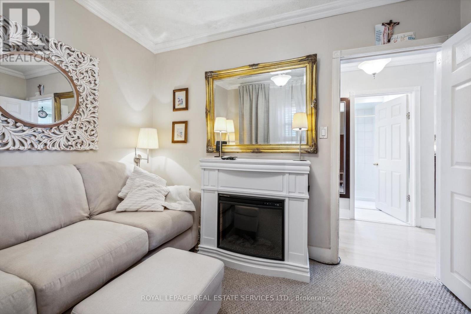 












1059 WESTMOUNT AVENUE

,
Mississauga,




Ontario
L5E1X5

