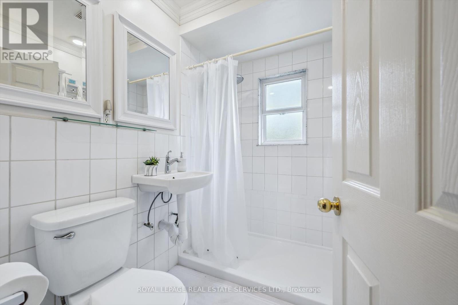 












1059 WESTMOUNT AVENUE

,
Mississauga,




Ontario
L5E1X5


