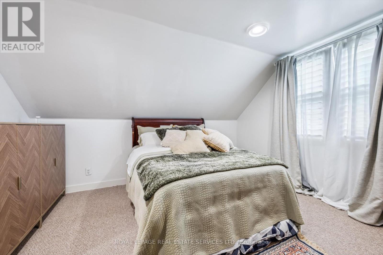 












1059 WESTMOUNT AVENUE

,
Mississauga,




Ontario
L5E1X5


