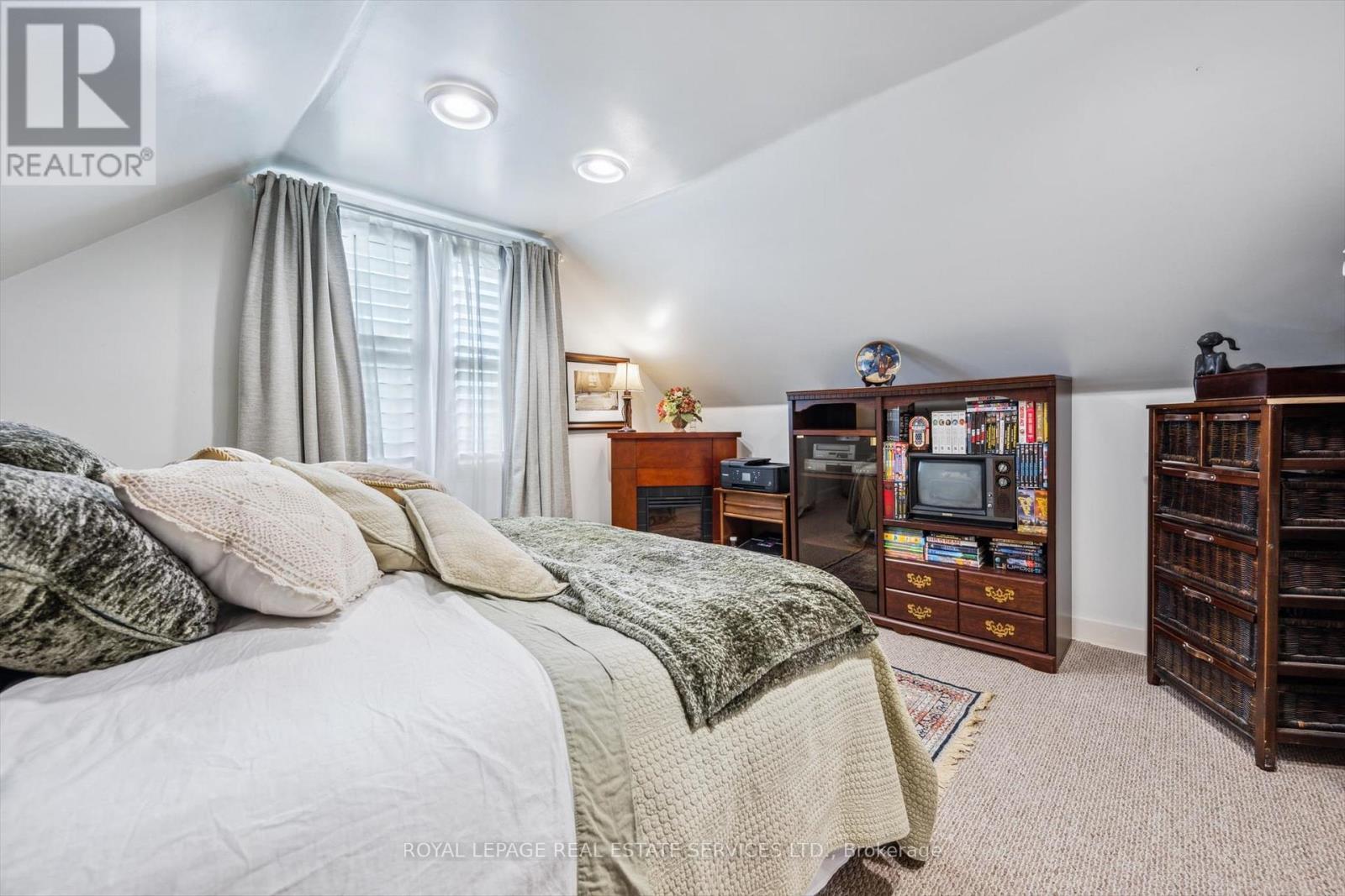 












1059 WESTMOUNT AVENUE

,
Mississauga,




Ontario
L5E1X5

