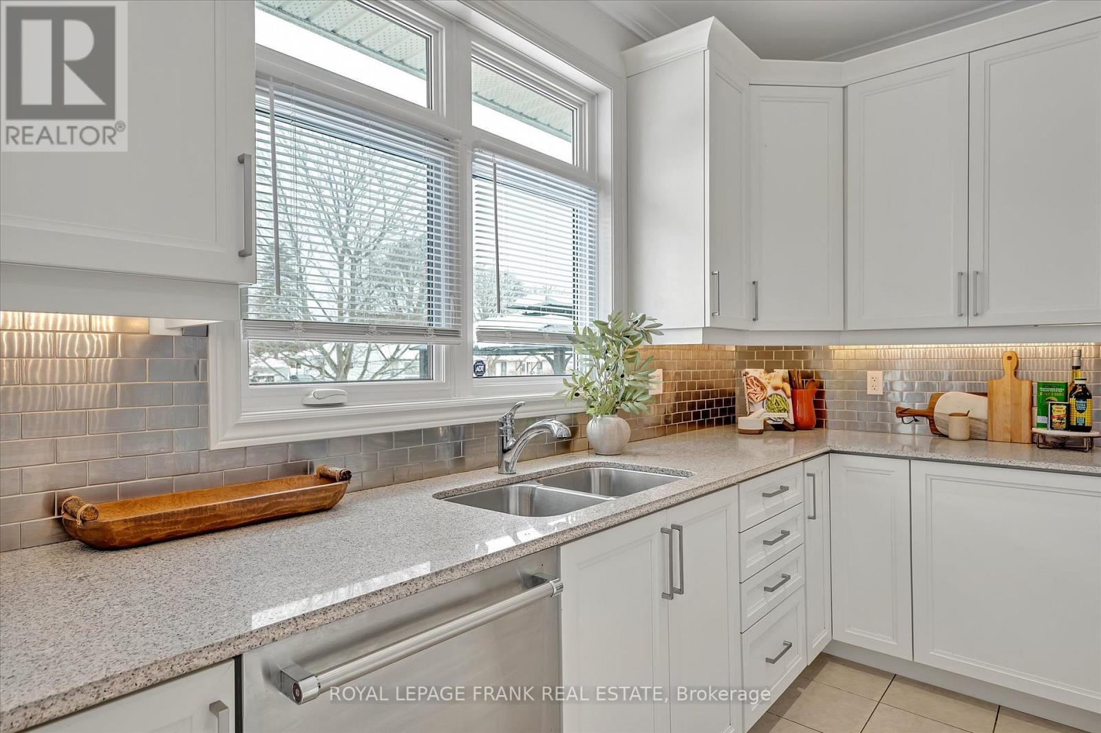 












8 - 24 BRINTON DRIVE

,
Peterborough South (West),




Ontario
K9J8S8

