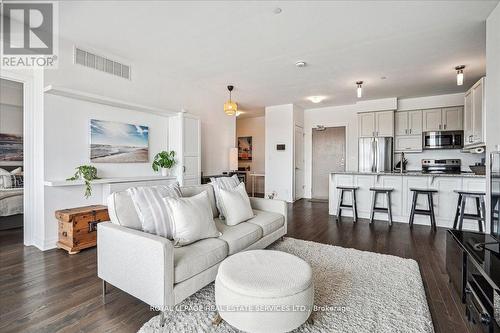 9' smooth ceilings throughout