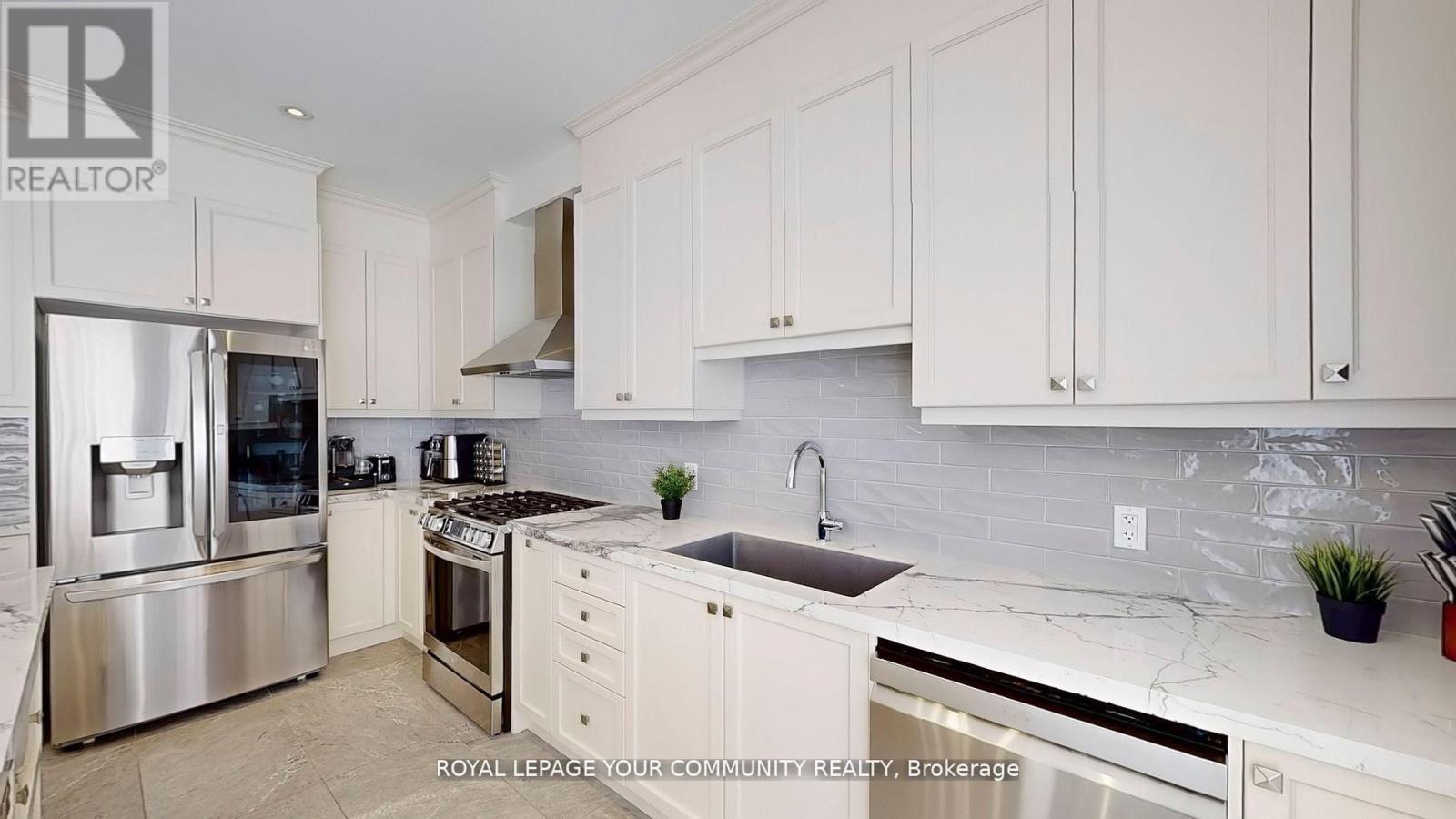 












128 BEN SINCLAIR AVENUE

,
East Gwillimbury,




Ontario
L9N0Z2

