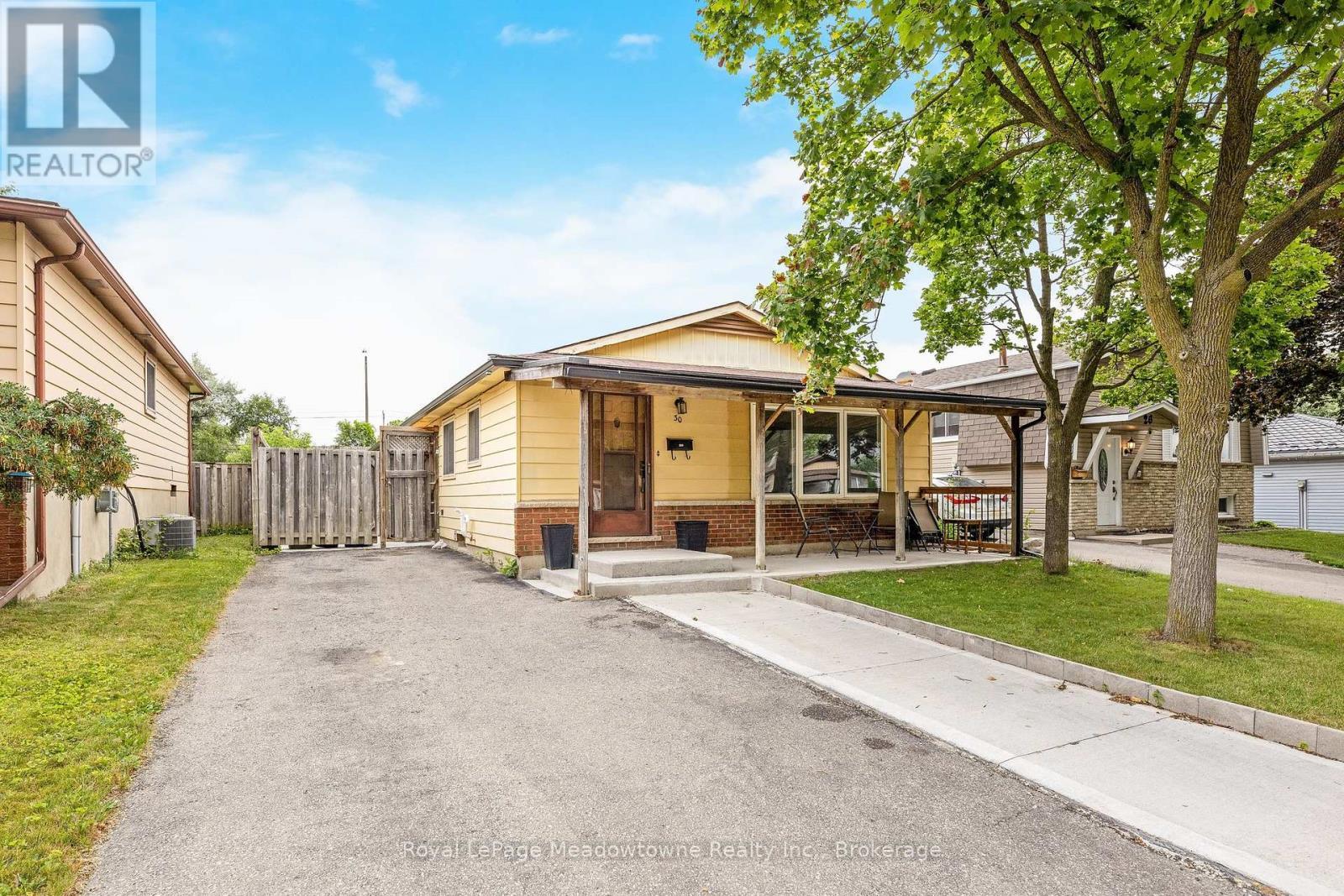 












30 CLUTHE CRESCENT

,
Kitchener,




Ontario
N2P1M8

