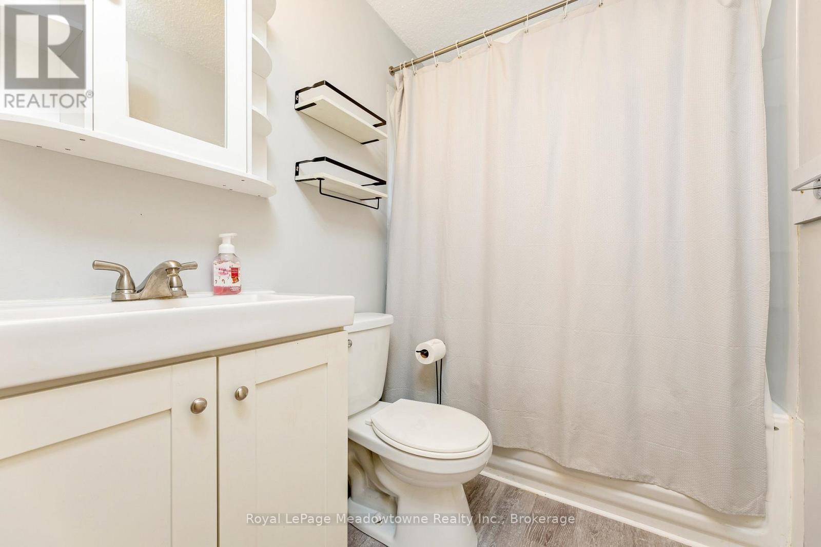 












30 CLUTHE CRESCENT

,
Kitchener,




Ontario
N2P1M8

