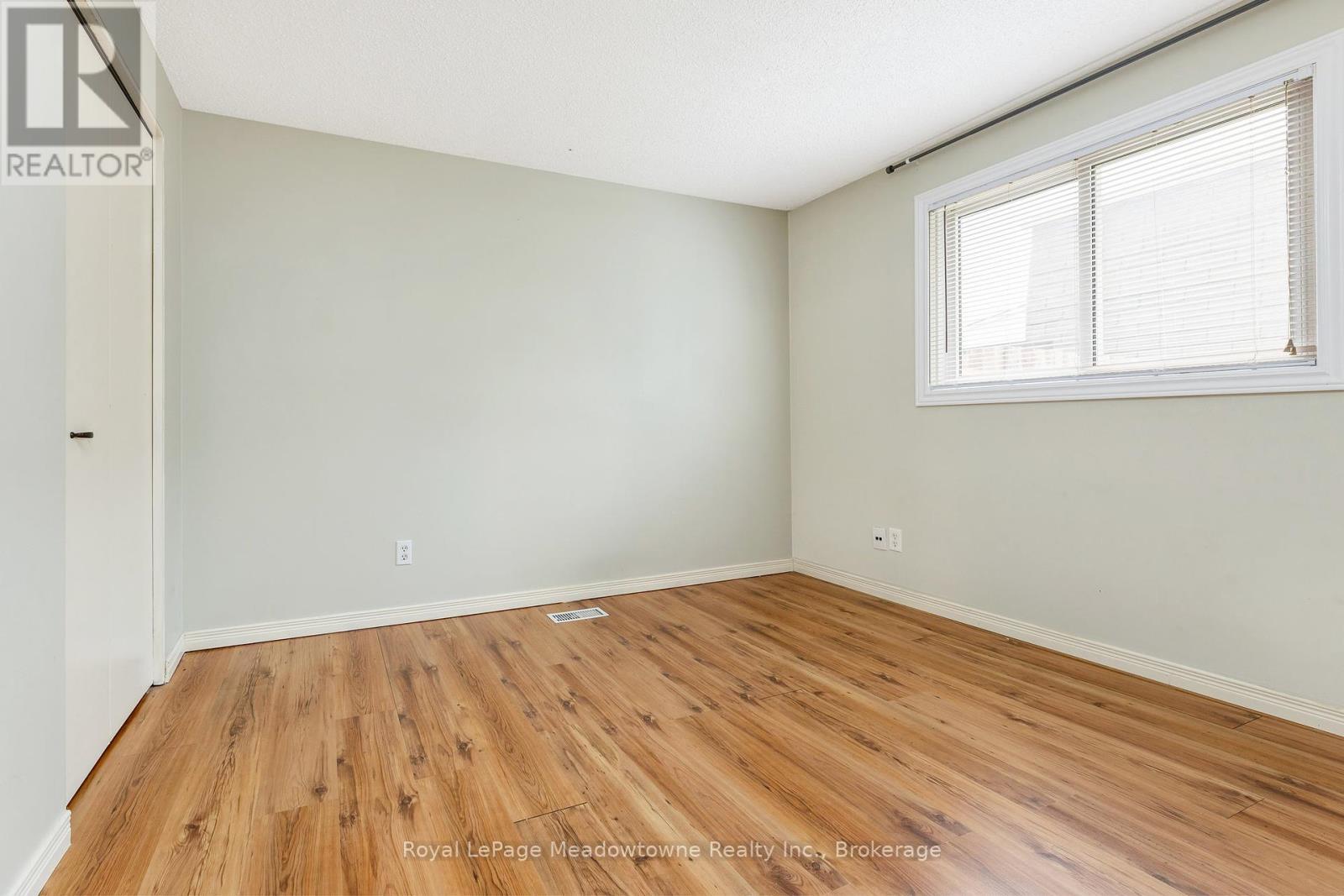












30 CLUTHE CRESCENT

,
Kitchener,




Ontario
N2P1M8

