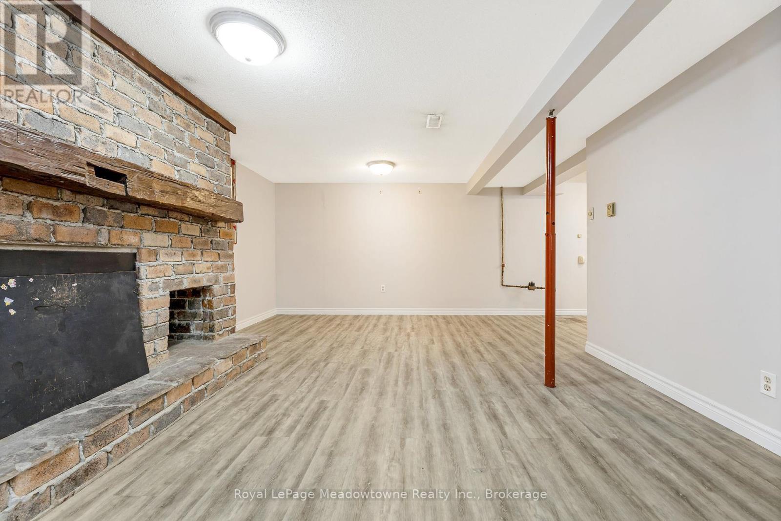 












30 CLUTHE CRESCENT

,
Kitchener,




Ontario
N2P1M8

