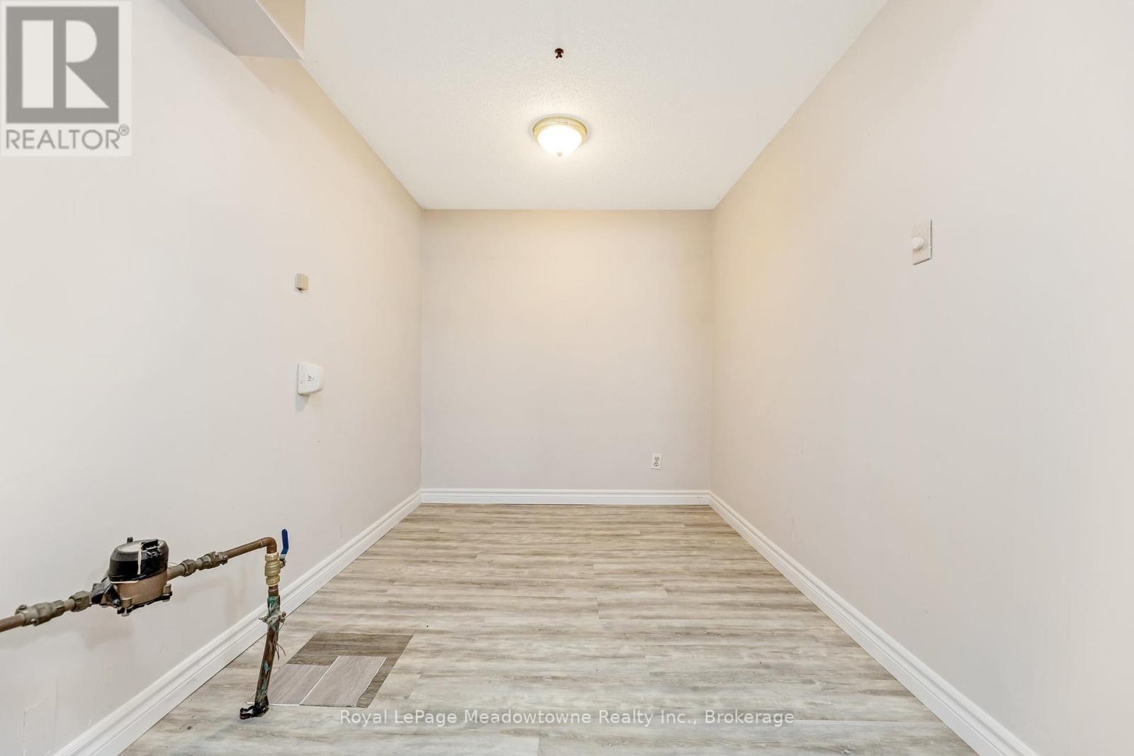 












30 CLUTHE CRESCENT

,
Kitchener,




Ontario
N2P1M8

