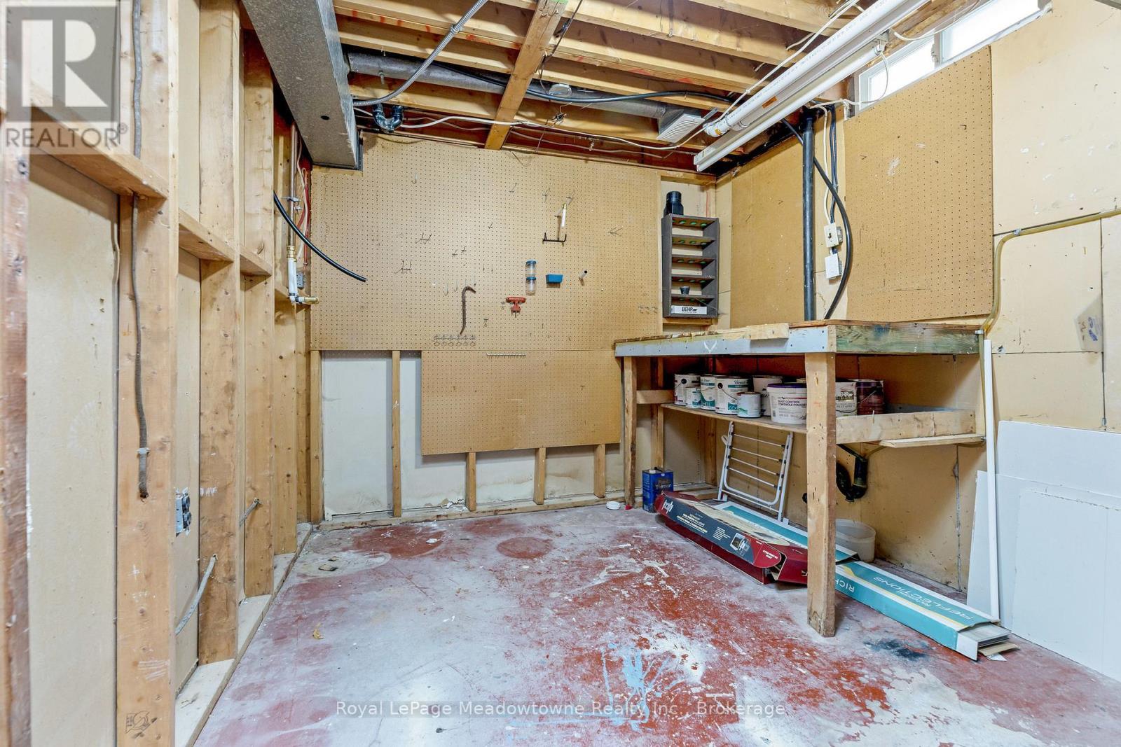 












30 CLUTHE CRESCENT

,
Kitchener,




Ontario
N2P1M8


