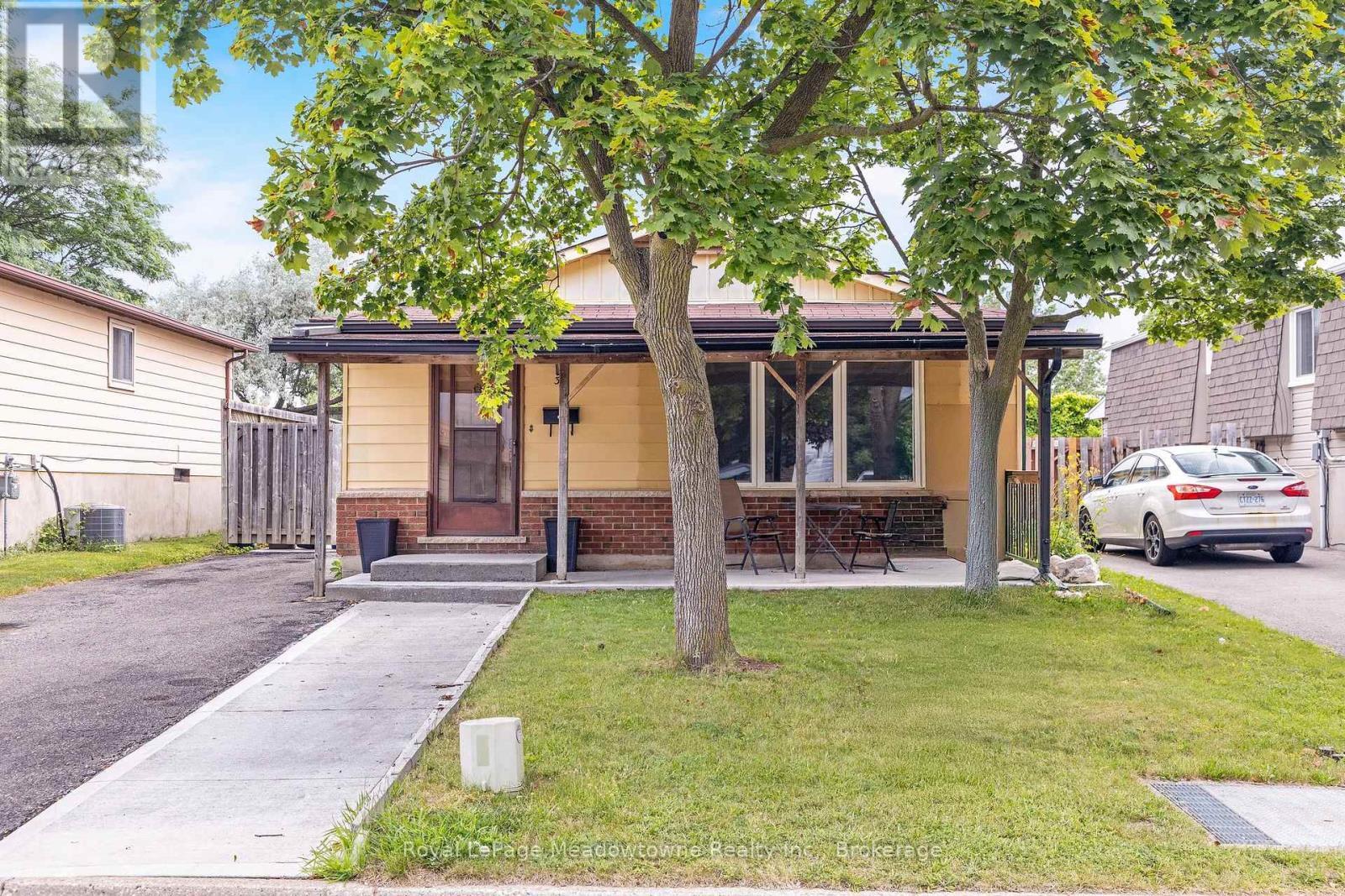 












30 CLUTHE CRESCENT

,
Kitchener,




Ontario
N2P1M8

