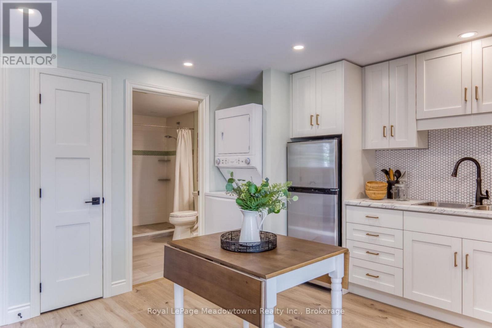 












30 CLUTHE CRESCENT

,
Kitchener,




Ontario
N2P1M8

