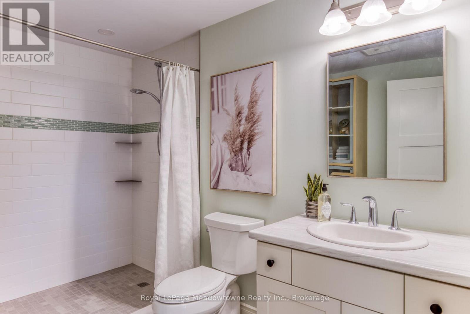 












30 CLUTHE CRESCENT

,
Kitchener,




Ontario
N2P1M8

